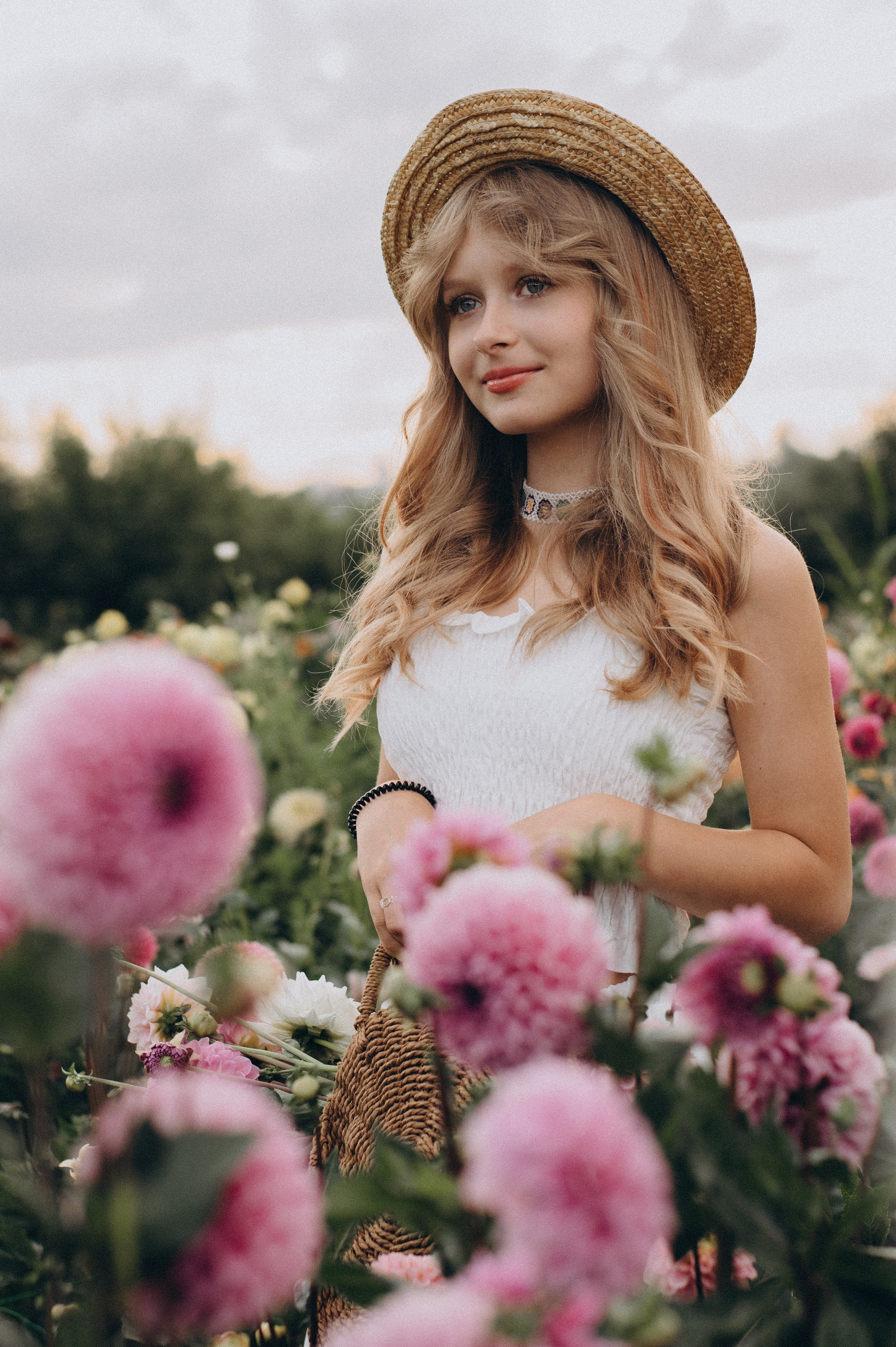 Сімейна фотосесія мами і доньки, сімейний фотограф Тернопіль, портретний фотограф, сімейна фотосесія Тернопіль, фотосесія в жоржинах. Сімейний, дитячий та індивідуальний фотограф в м. Тернопіль, м. Львів