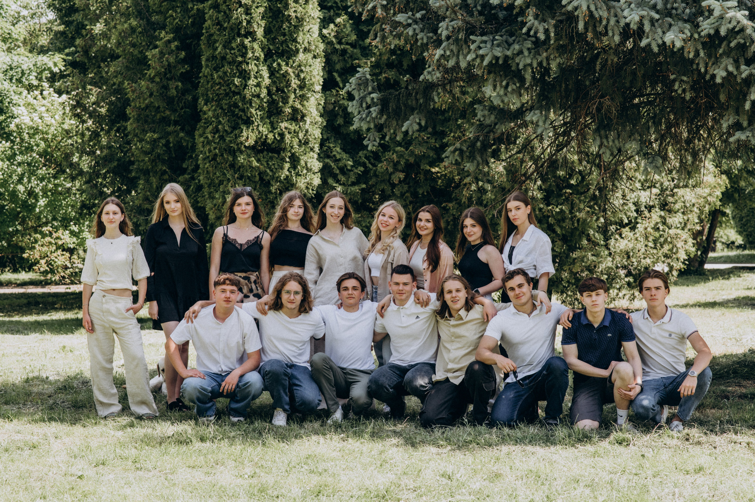 Фотосесія випускників, зйомка випускників Тернопіль Львів, випускні фотоальбоми Тернопіль, шкільні фотоальбоми Тернопіль. Сімейний, дитячий та індивідуальний фотограф в м. Тернопіль, м. Львів