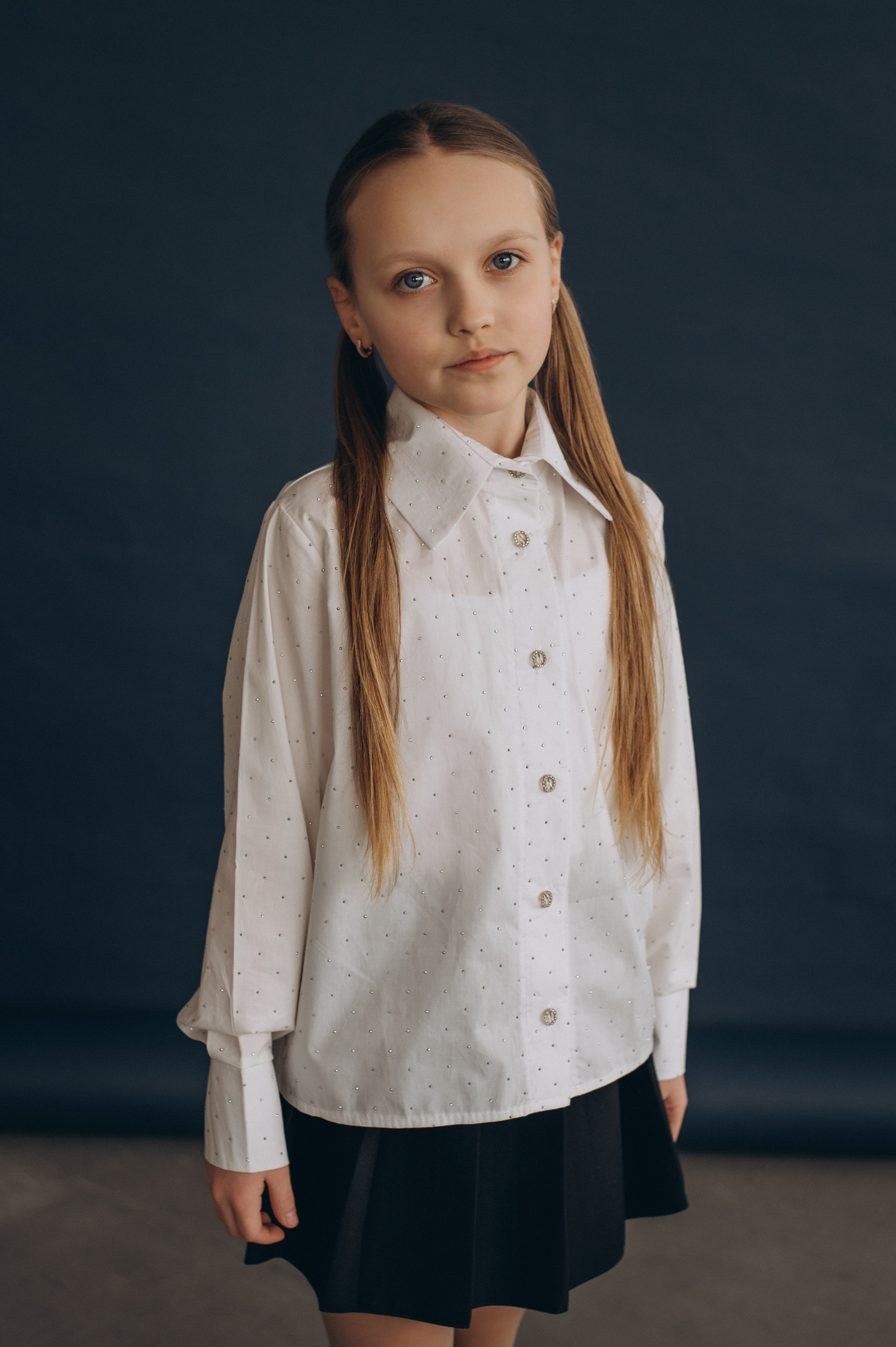 Фотосесія школярів у студії на шкільні фотоальбоми віньєтки Тернопіль, фотосесія випускників Тернопіль, шкільні фотокниги Тернопіль. Сімейний, дитячий та індивідуальний фотограф в м. Тернопіль, м. Львів