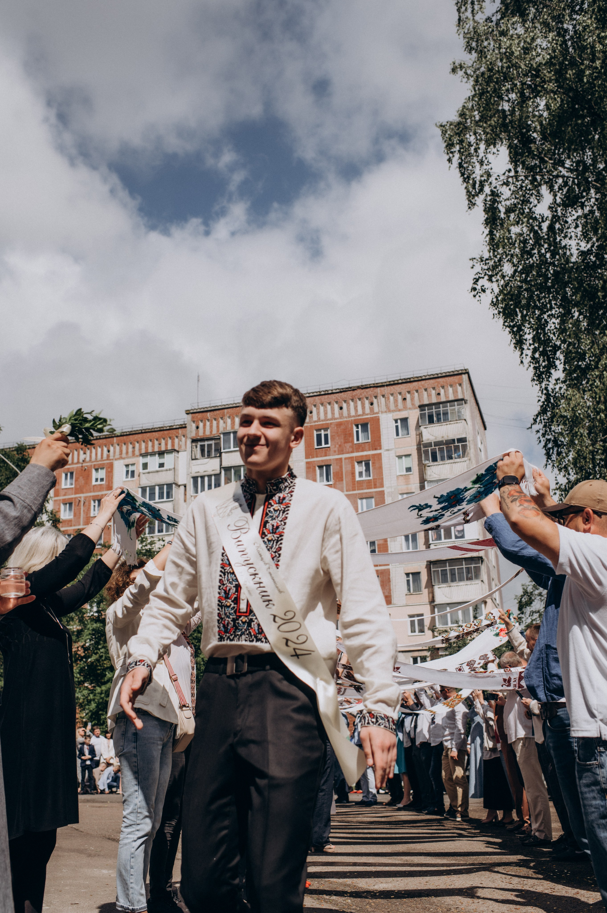 Фотосесія останнього дзвоника, фотосесія випускників Тернопіль, випускний 2024. Сімейний, дитячий та індивідуальний фотограф в м. Тернопіль, м. Львів