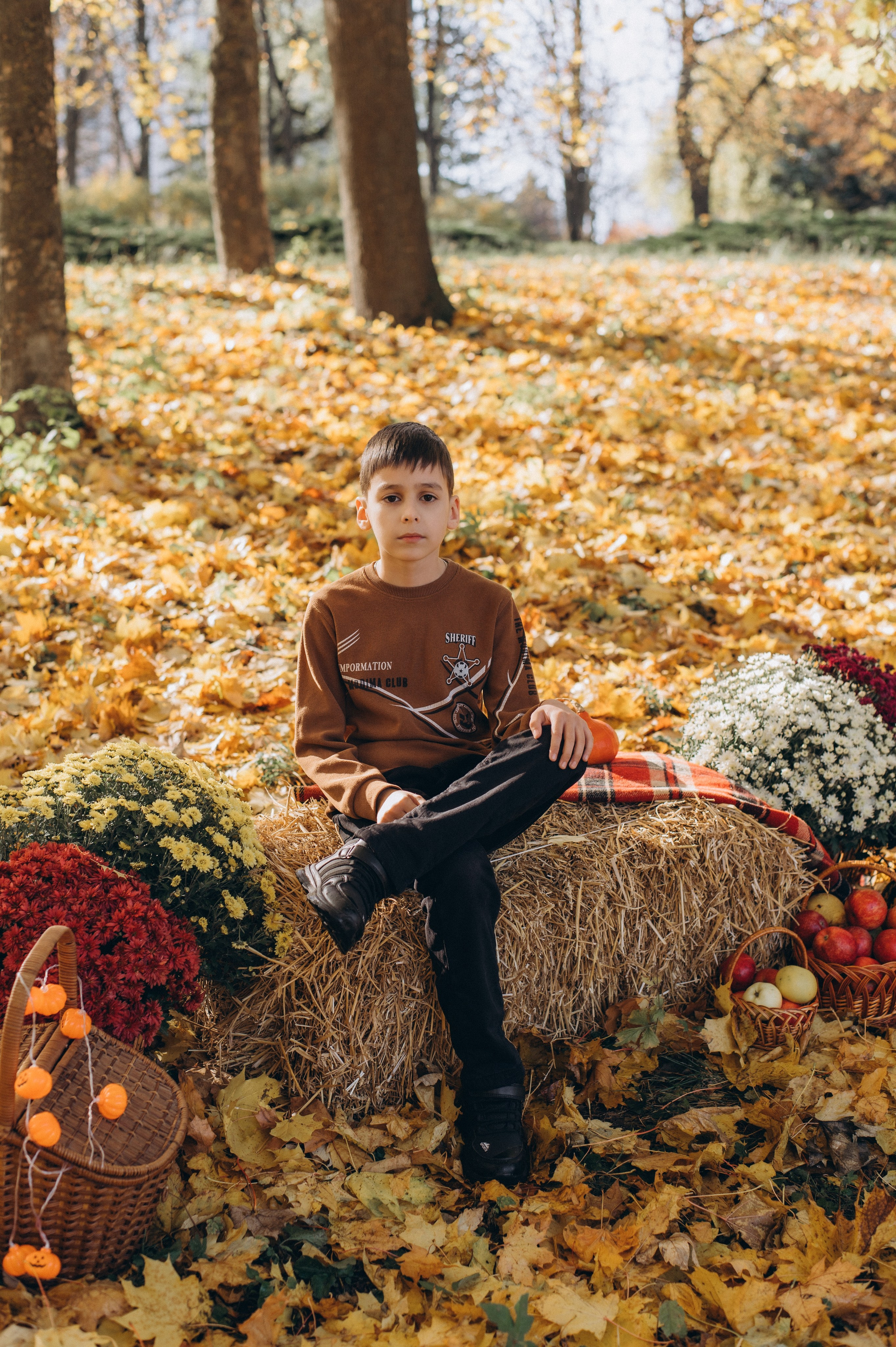 Осіння фотосесія 4 класу на віньєтки, випускні фотоальбоми Тернопіль, фотосесія випускників Тернопіль, шкільний випускний альбом Тернопіль. Сімейний, дитячий та індивідуальний фотограф в м. Тернопіль, м. Львів