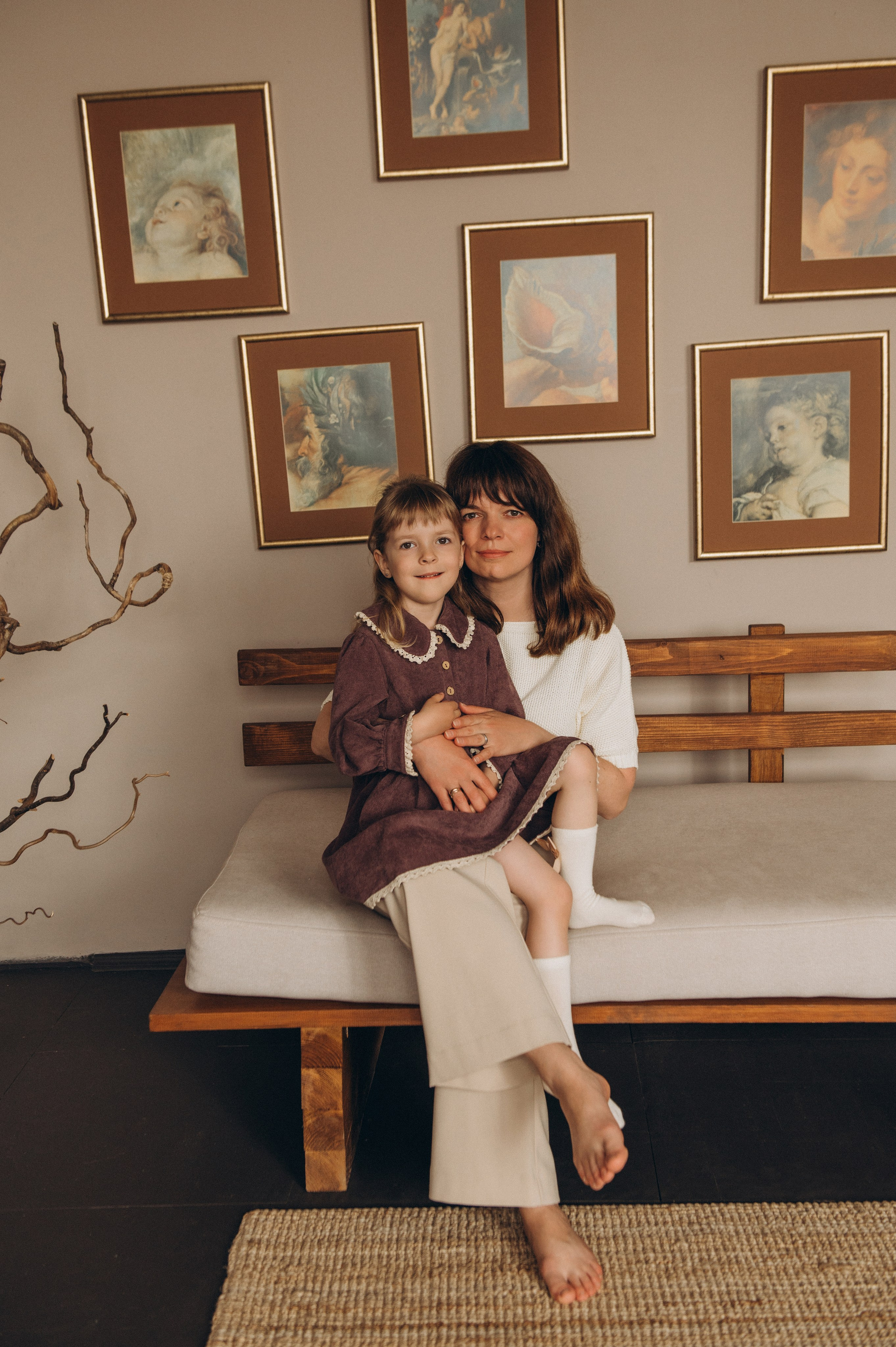 Фотосесія мами і донечки Тернопіль, фотосесія з бузком у студії Тернопіль, сімейна фотосесія Тернопіль, фотосесія мама і дитина. Сімейний, дитячий та індивідуальний фотограф в м. Тернопіль, м. Львів