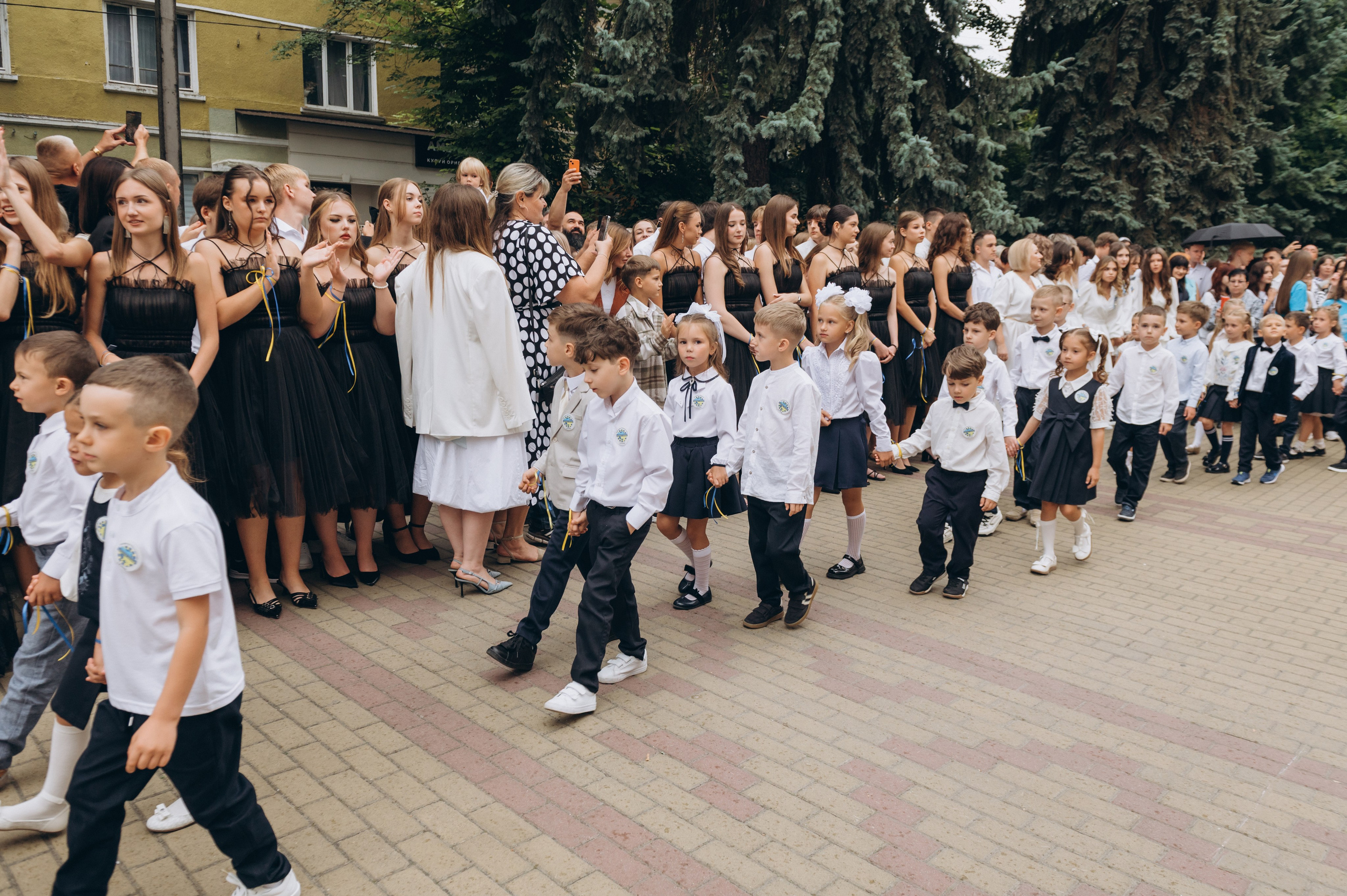 Перший дзвоник у Тернополі, фотосесія першокласників