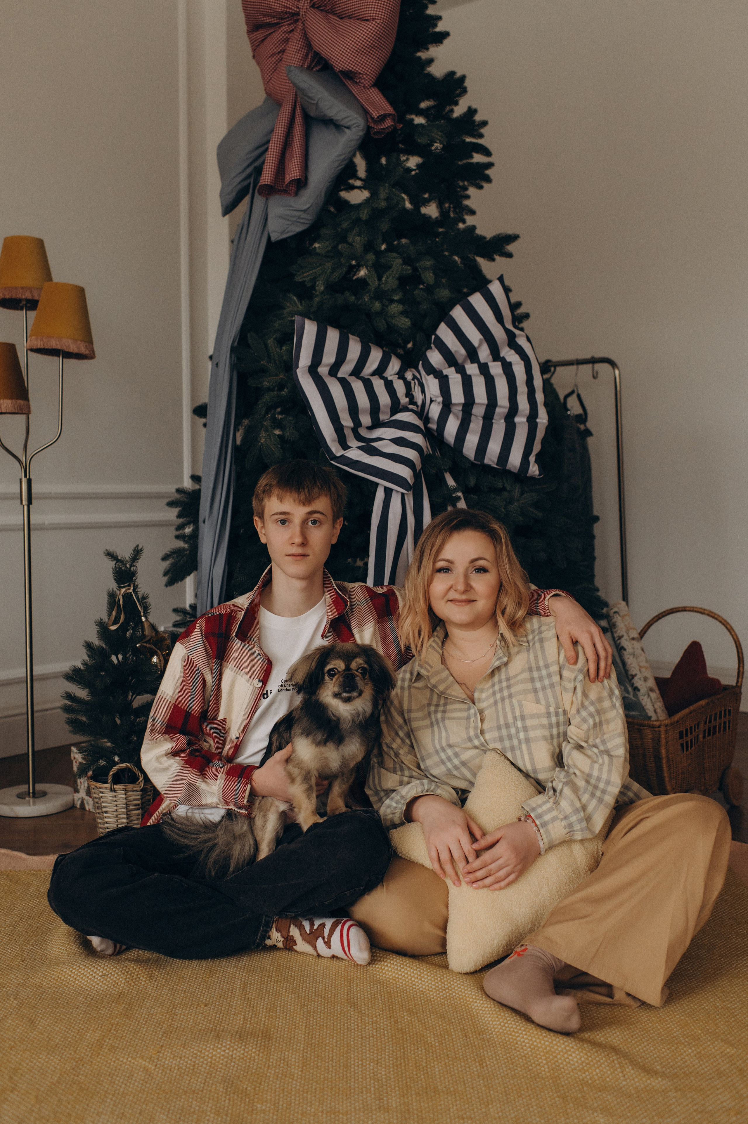 Фотосесія мама і син, сімейна фотосесія Тернопіль, зйомка мами з сином, сімейний фотограф Тернопіль, зйомка з домашнім улюбленцем. Сімейний, дитячий та індивідуальний фотограф в м. Тернопіль, м. Львів