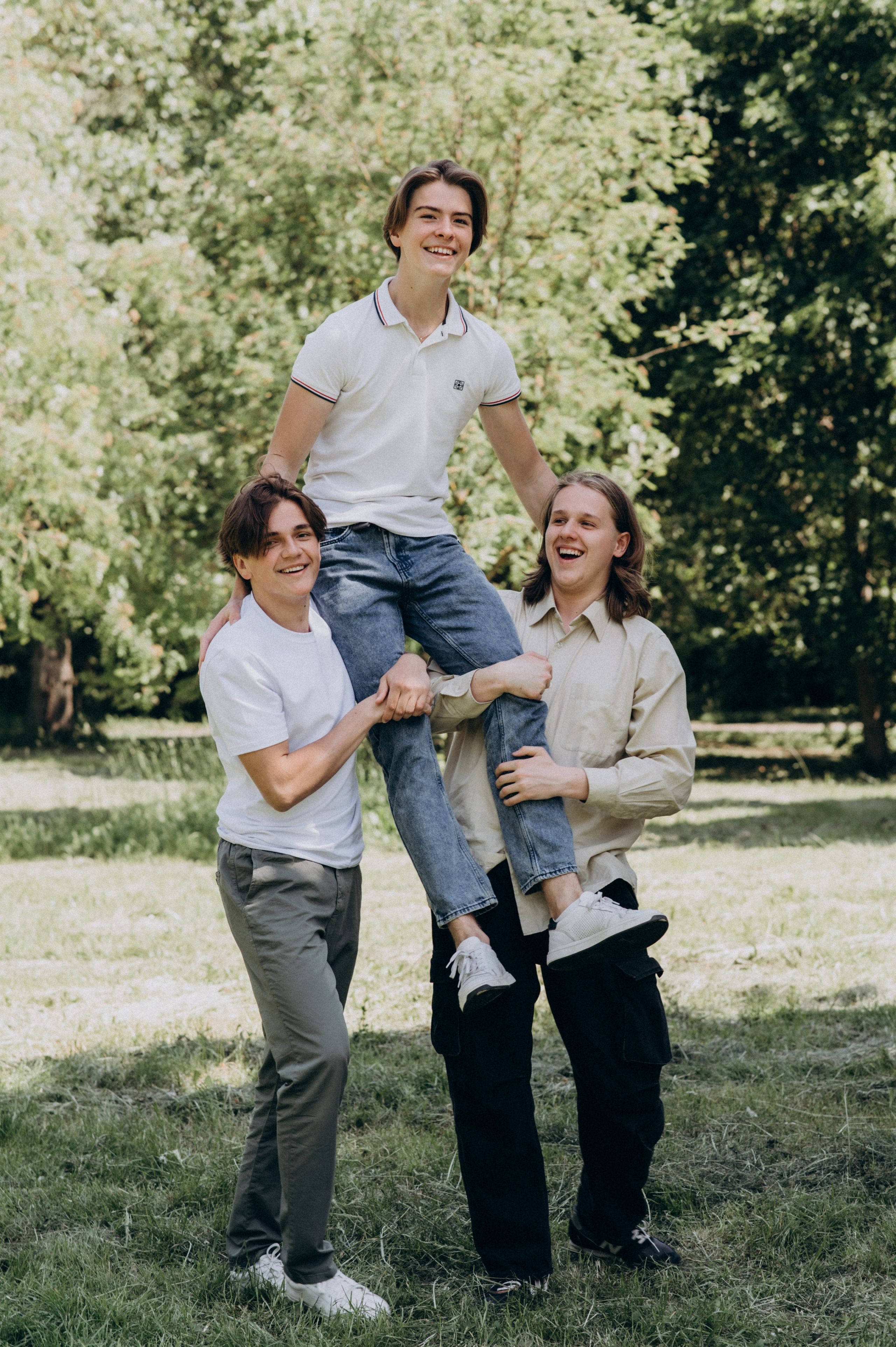 Фотосесія випускників, зйомка випускників Тернопіль Львів, випускні фотоальбоми Тернопіль, шкільні фотоальбоми Тернопіль. Сімейний, дитячий та індивідуальний фотограф в м. Тернопіль, м. Львів