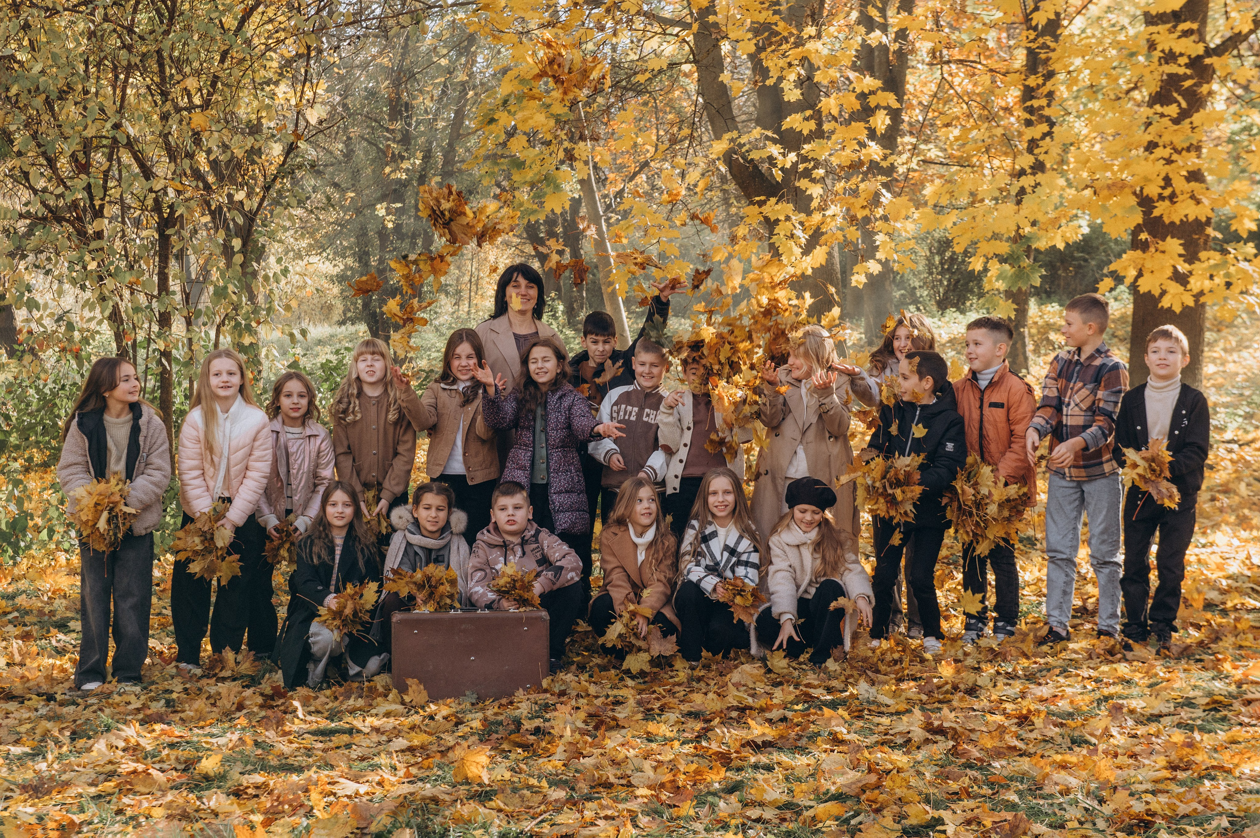 Осіння фотосесія 4 класу на віньєтки, випускні фотоальбоми Тернопіль, фотосесія випускників Тернопіль, шкільний випускний альбом Тернопіль. Сімейний, дитячий та індивідуальний фотограф в м. Тернопіль, м. Львів