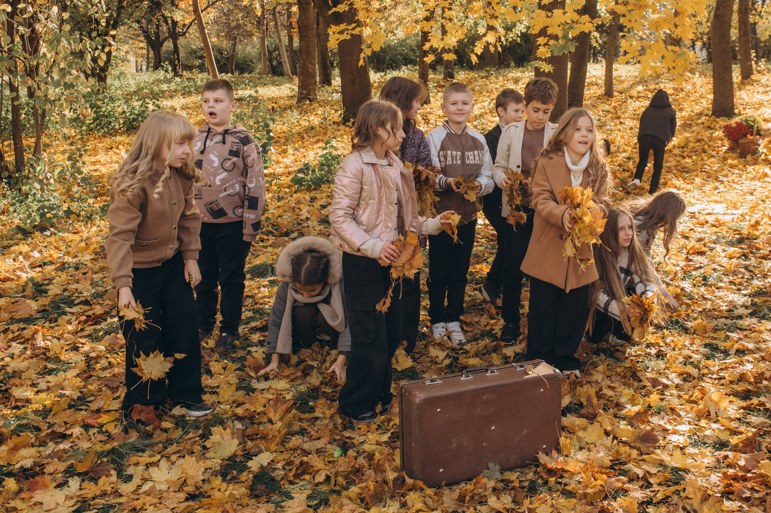 Осіння фотосесія 4 класу на віньєтки, випускні фотоальбоми Тернопіль, фотосесія випускників Тернопіль, шкільний випускний альбом Тернопіль. Сімейний, дитячий та індивідуальний фотограф в м. Тернопіль, м. Львів