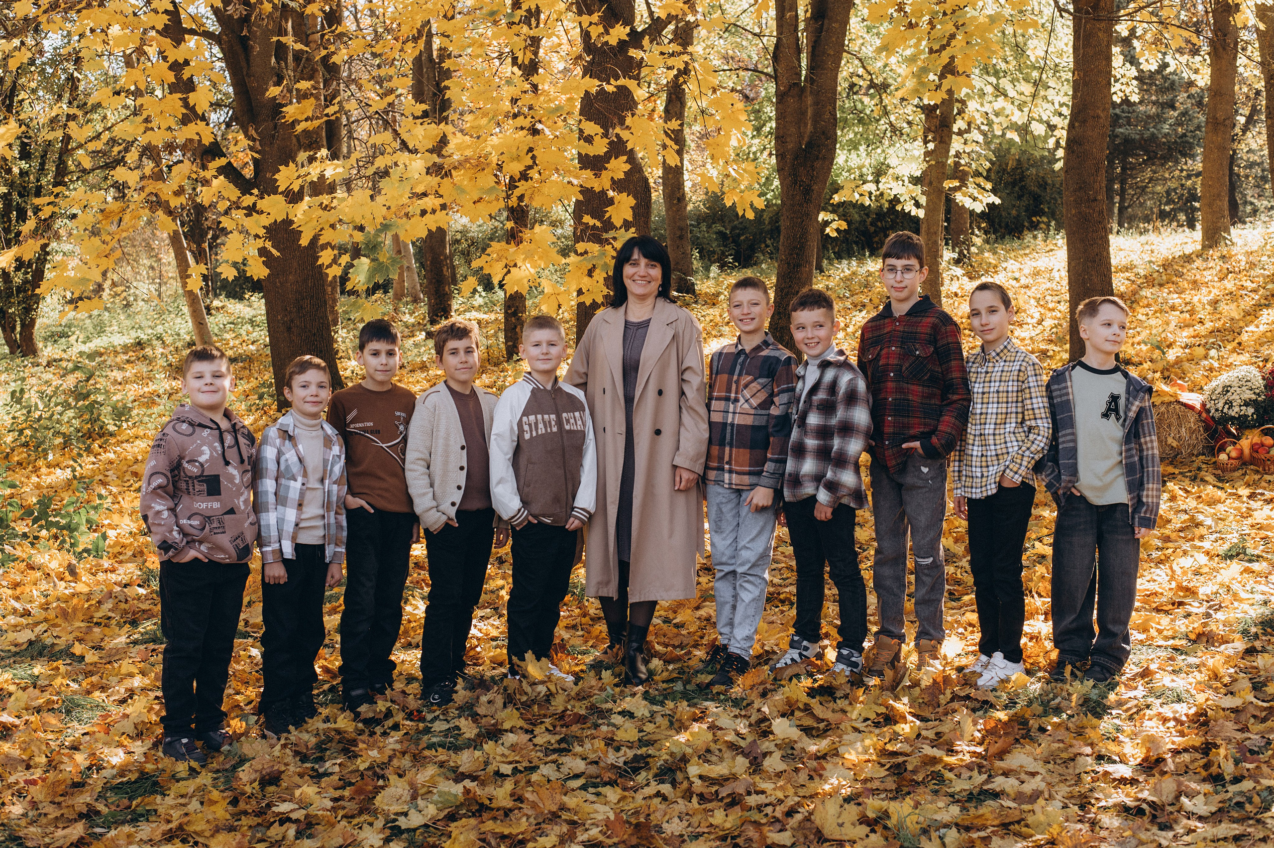 Осіння фотосесія 4 класу на віньєтки, випускні фотоальбоми Тернопіль, фотосесія випускників Тернопіль, шкільний випускний альбом Тернопіль. Сімейний, дитячий та індивідуальний фотограф в м. Тернопіль, м. Львів