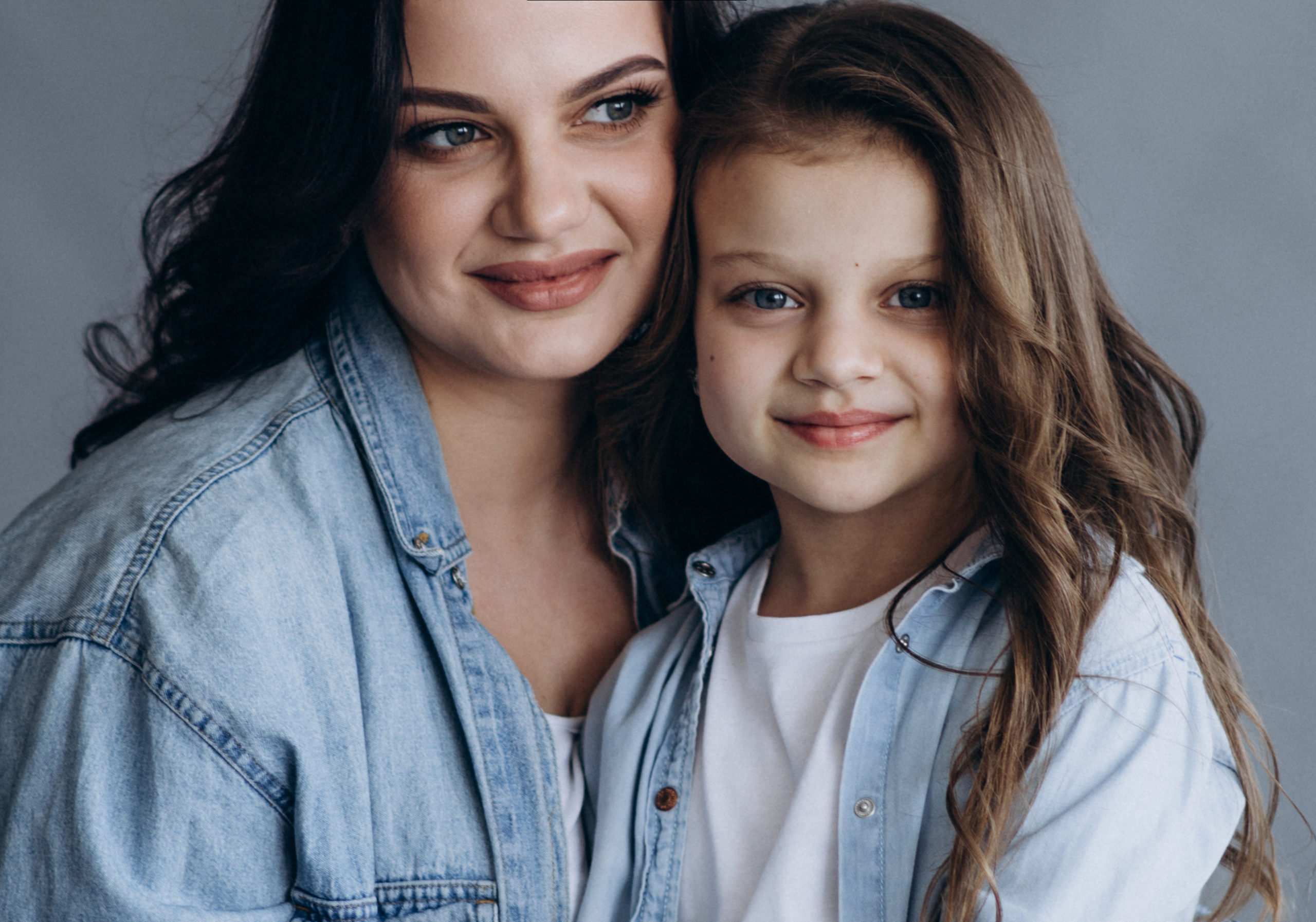 Мама і донечка. Студійна сімейна фотосесія. Сімейний, дитячий та індивідуальний фотограф в м. Тернопіль, м. Львів