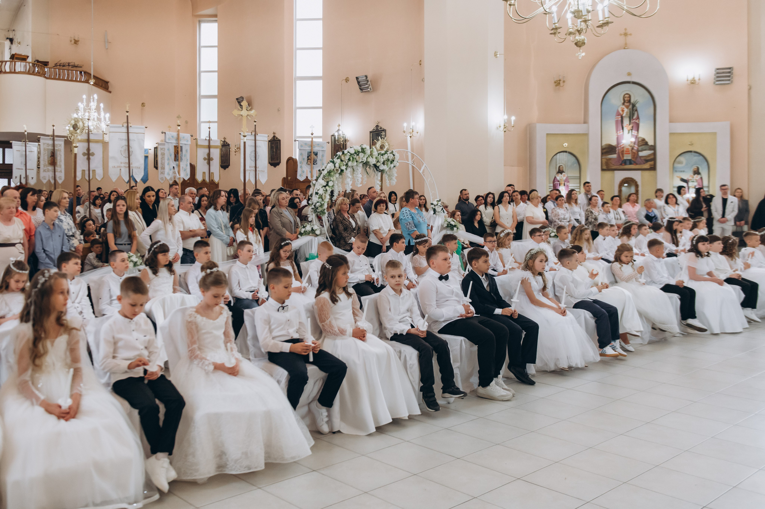 Фотосесія Причастя Тернопіль, зйомка Причастя, фотограф на Причастя Тернопіль, Причастя Львів, церква Петра і Павла. Сімейний, дитячий та індивідуальний фотограф в м. Тернопіль, м. Львів