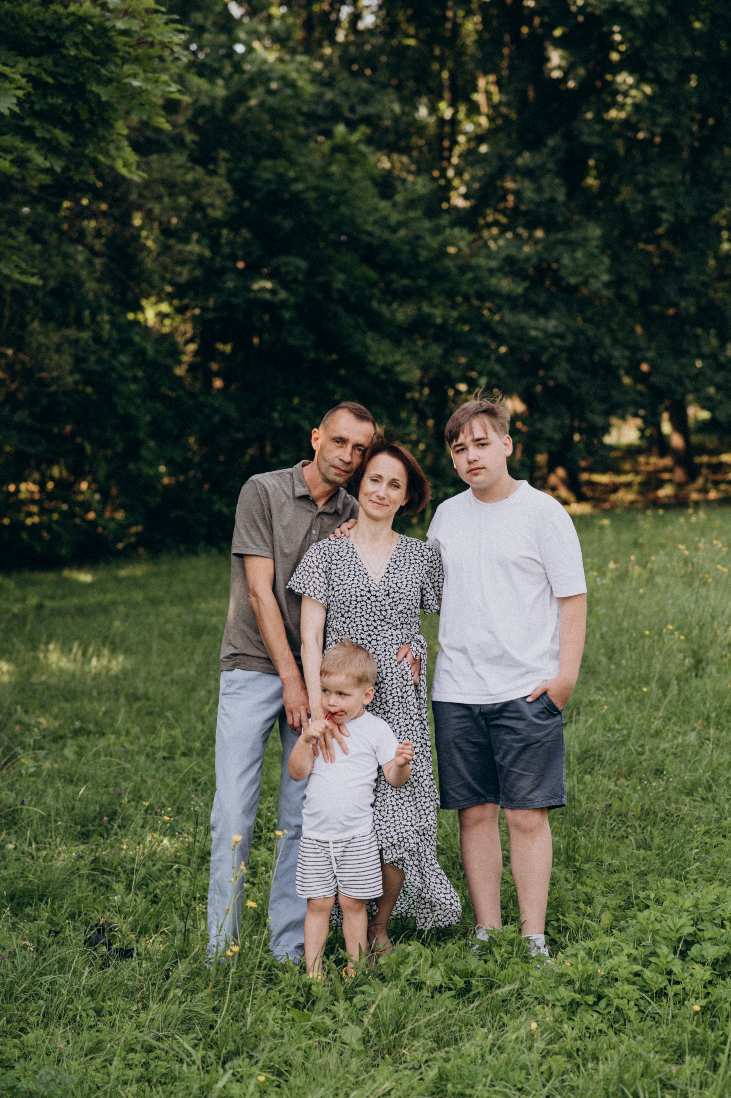 Сімейна літня фотосесія в парку, сімейний фотограф Тернопіль Львів. Сімейний, дитячий та індивідуальний фотограф в м. Тернопіль, м. Львів
