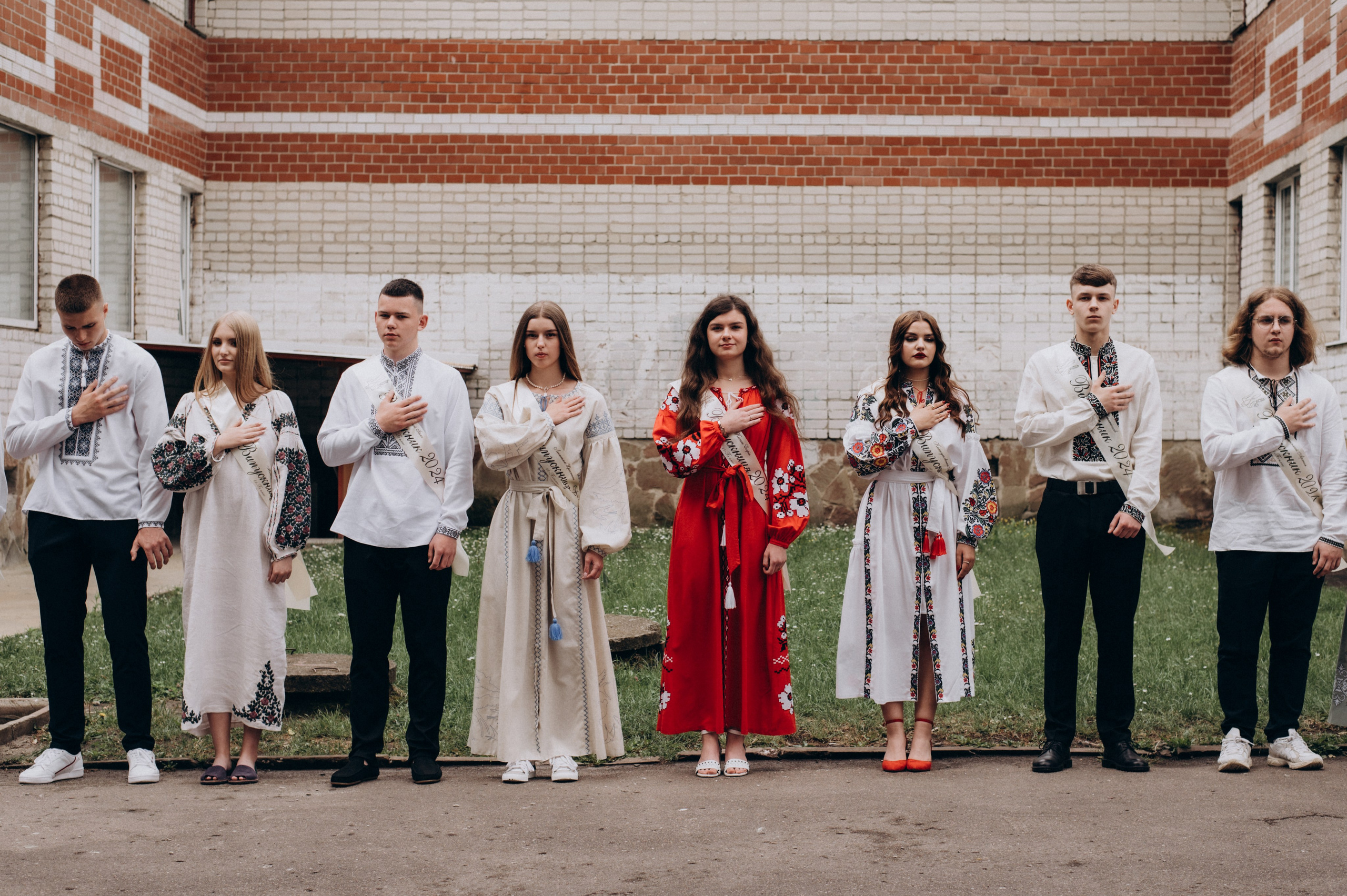Фотосесія останнього дзвоника, фотосесія випускників Тернопіль, випускний 2024. Сімейний, дитячий та індивідуальний фотограф в м. Тернопіль, м. Львів