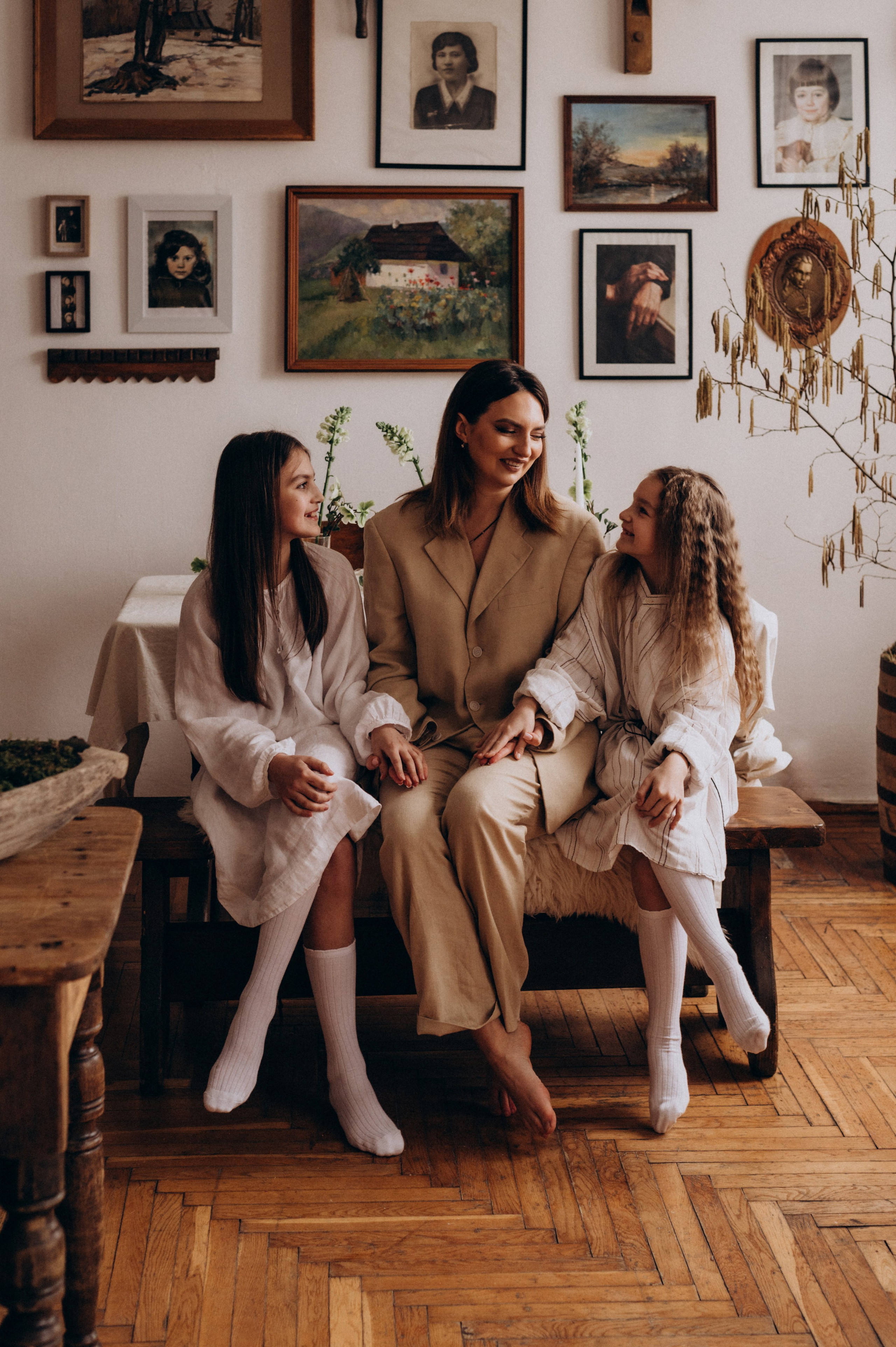 Сімейна фотосесія мами і донечок, зйомка Тернопіль Львів етностиль. Сімейний, дитячий та індивідуальний фотограф в м. Тернопіль, м. Львів