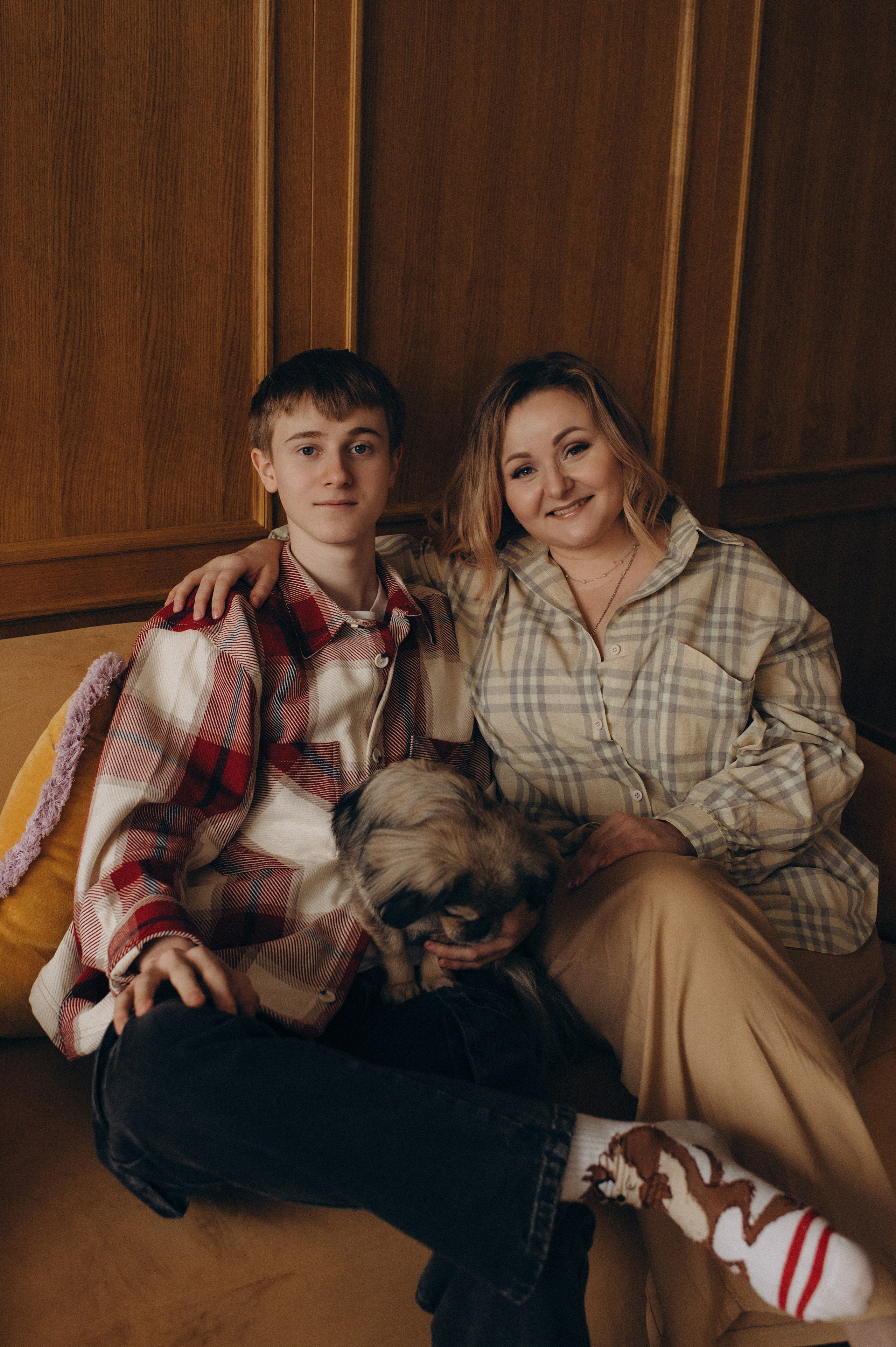 Фотосесія мама і син, сімейна фотосесія Тернопіль, зйомка мами з сином, сімейний фотограф Тернопіль, зйомка з домашнім улюбленцем. Сімейний, дитячий та індивідуальний фотограф в м. Тернопіль, м. Львів