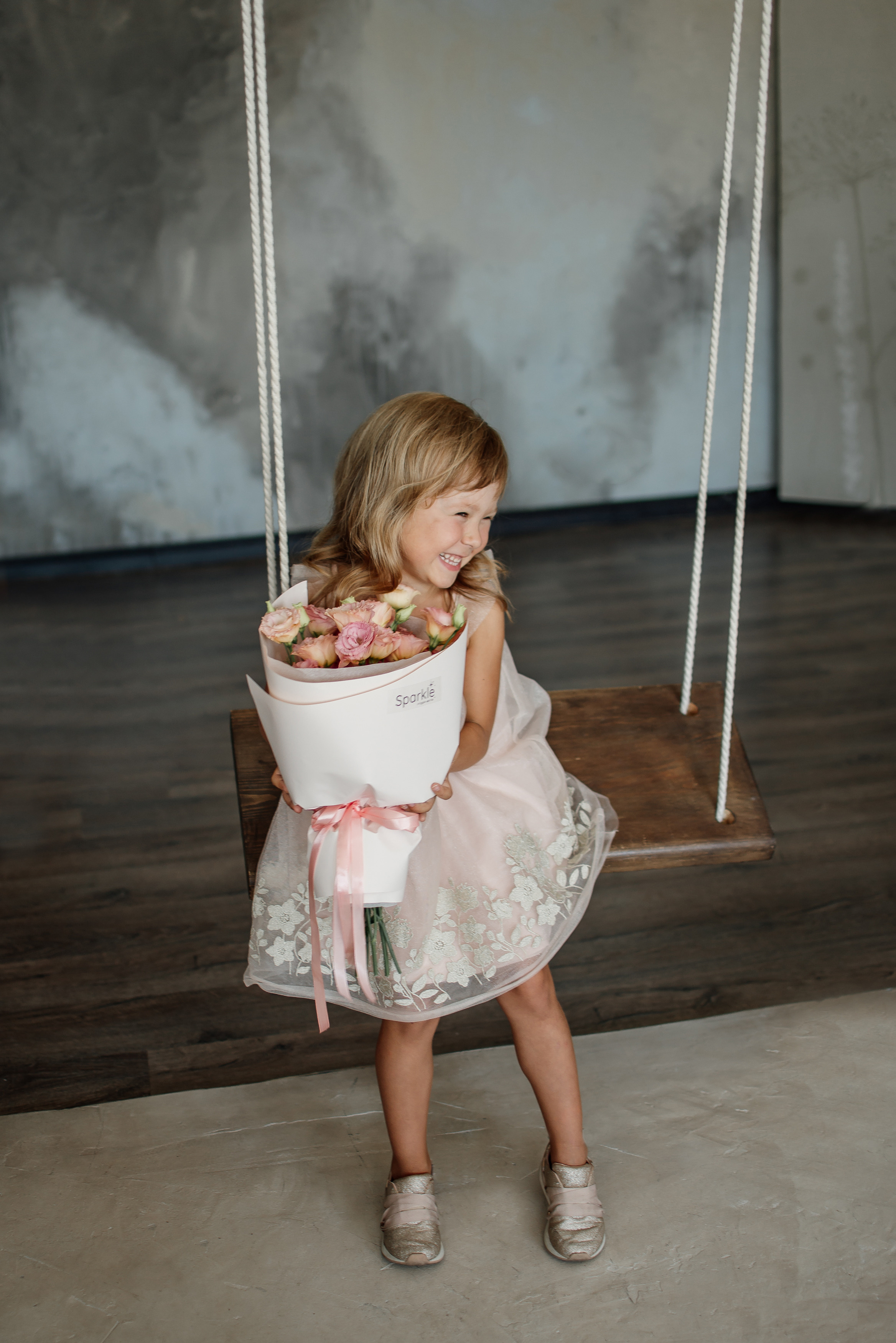 Студійна фотосесія з квітами для квіткової крамниці Sparkle. Тернопіль. Сімейний, дитячий та індивідуальний фотограф в м. Тернопіль, м. Львів