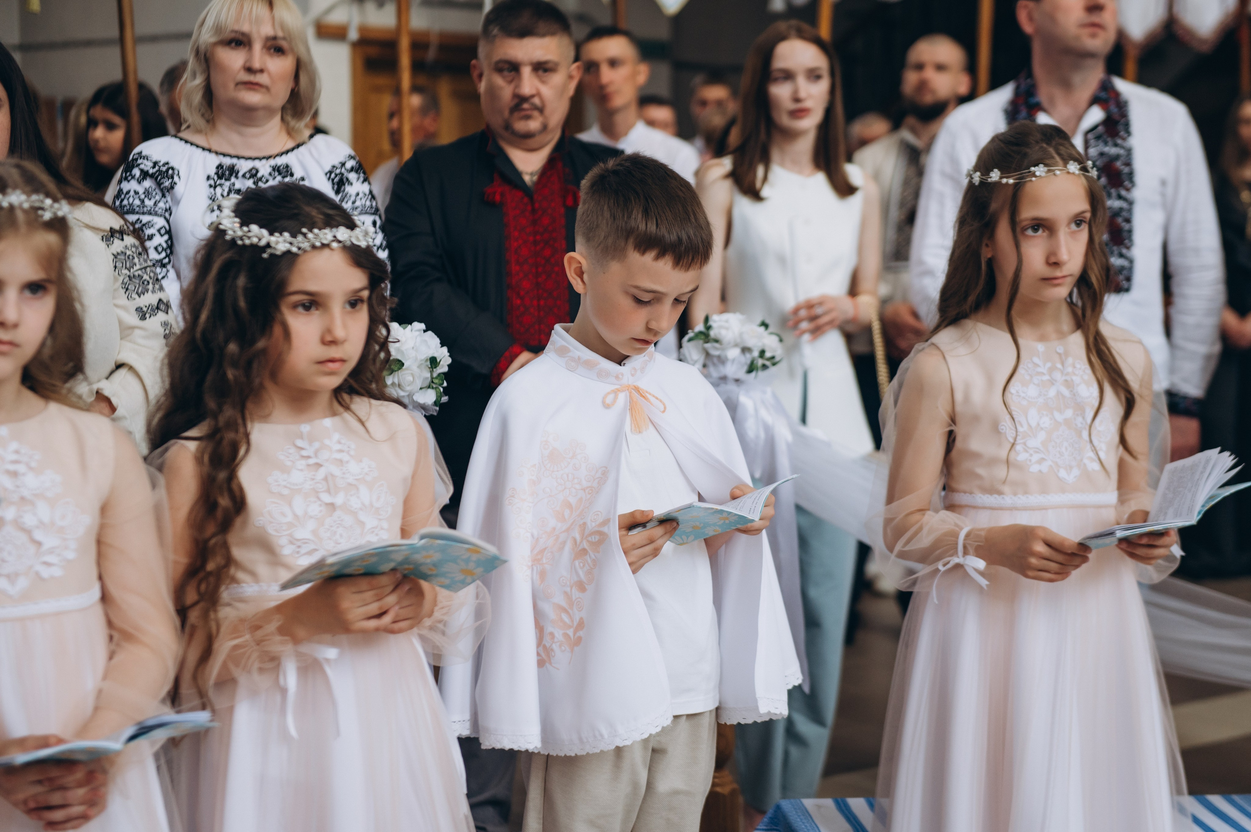 Фотосесія Причастя Тернопіль церква Св Михаїла, фотограф на Причастя Тернопіль, фотосесія Літургії Причастя Тернопіль. Сімейний, дитячий та індивідуальний фотограф в м. Тернопіль, м. Львів
