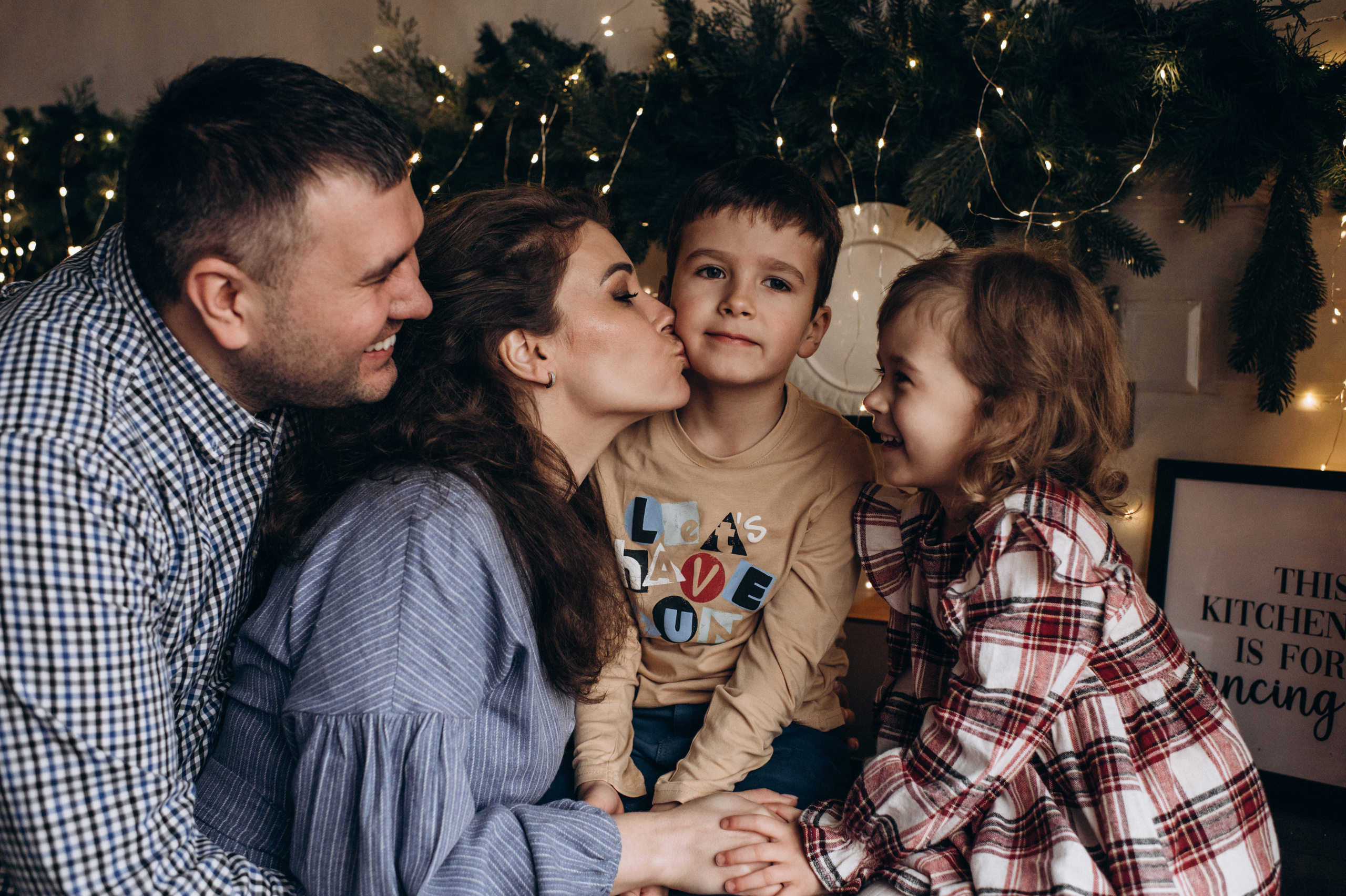 Новорічна сімейна зйомка у студії. Сімейний, дитячий та індивідуальний фотограф в м. Тернопіль, м. Львів