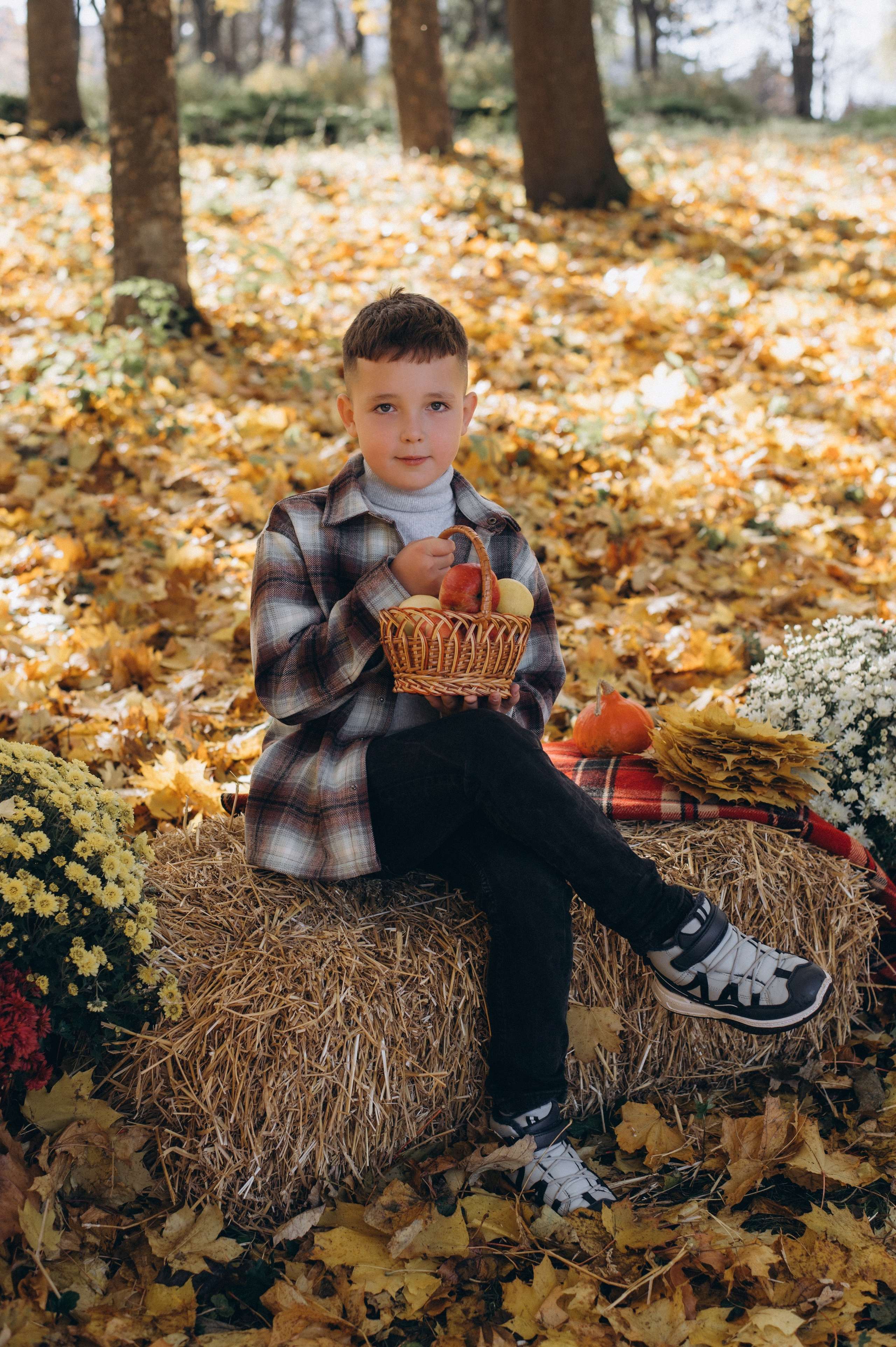 Осіння фотосесія 4 класу на віньєтки, випускні фотоальбоми Тернопіль, фотосесія випускників Тернопіль, шкільний випускний альбом Тернопіль. Сімейний, дитячий та індивідуальний фотограф в м. Тернопіль, м. Львів
