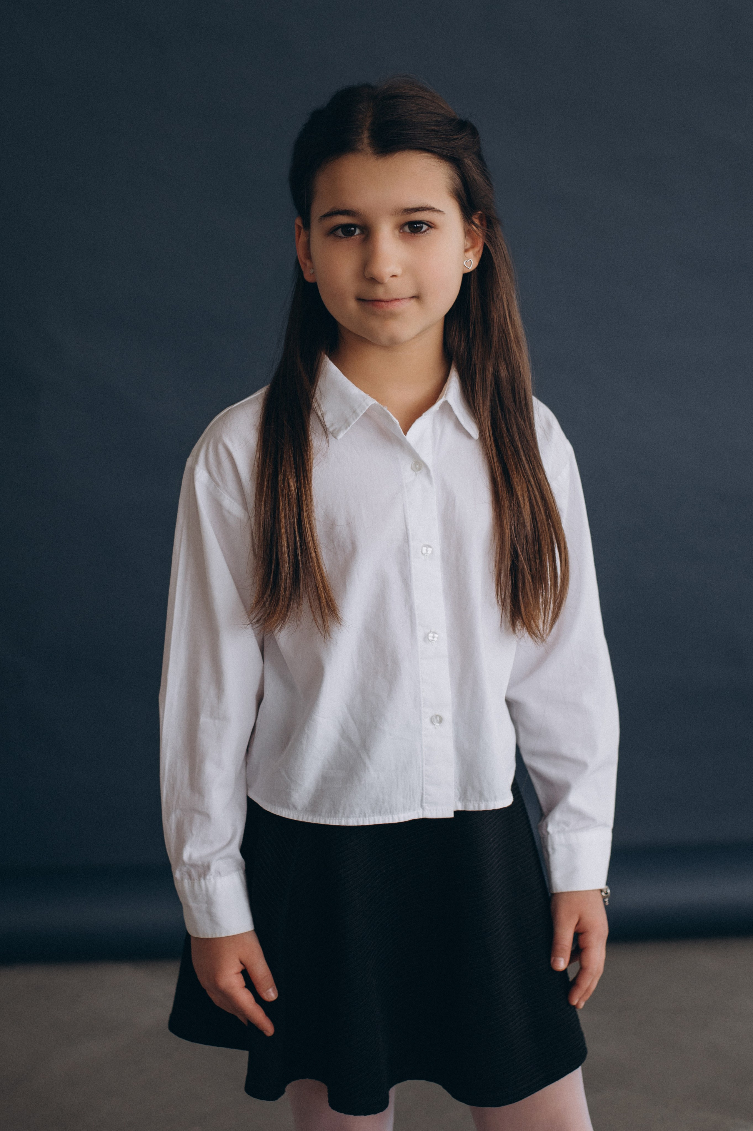 Фотосесія школярів у студії на шкільні фотоальбоми віньєтки Тернопіль, фотосесія випускників Тернопіль, шкільні фотокниги Тернопіль. Сімейний, дитячий та індивідуальний фотограф в м. Тернопіль, м. Львів