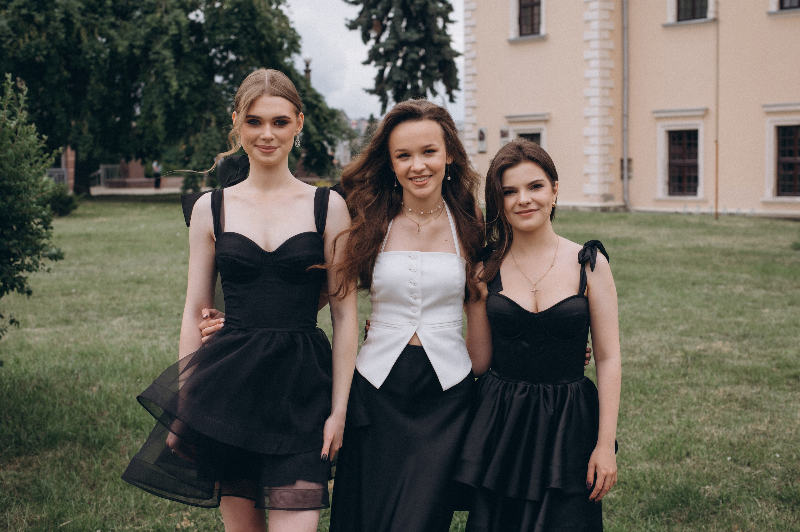 Випускники 2025, фотосесія випускного Тернопіль, фотосесія випускників Тернопіль, зйомка випускного, фотосесія випускного. Сімейний, дитячий та індивідуальний фотограф в м. Тернопіль, м. Львів