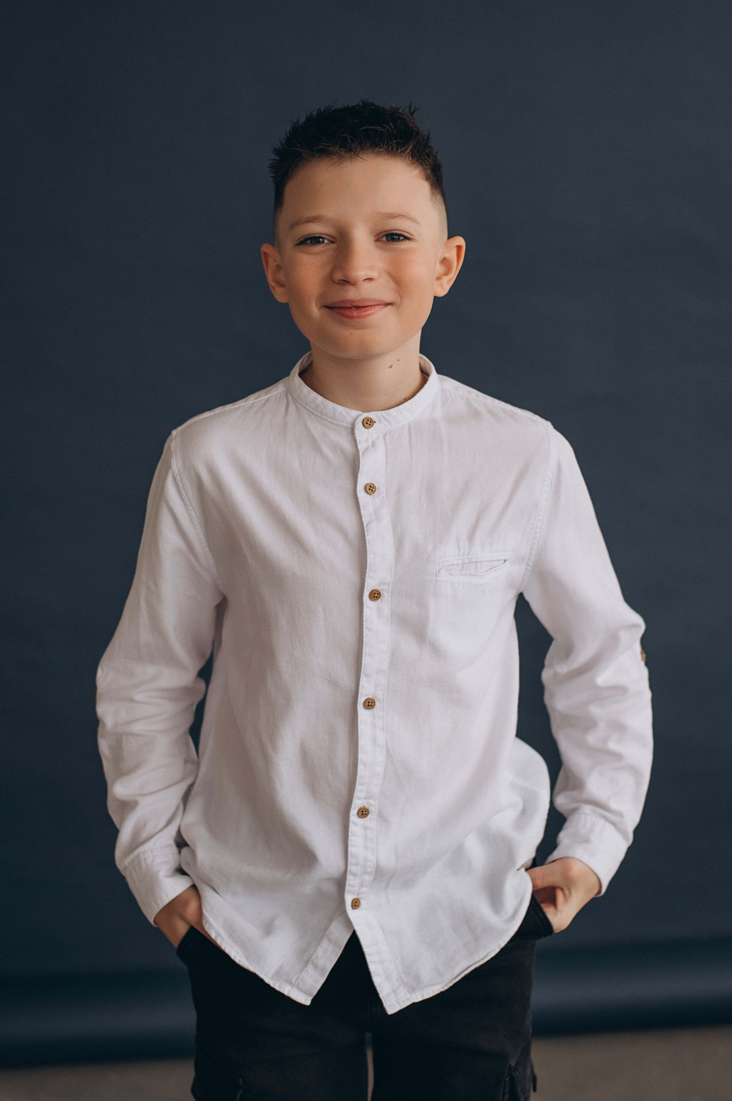 Фотосесія школярів у студії на шкільні фотоальбоми віньєтки Тернопіль, фотосесія випускників Тернопіль, шкільні фотокниги Тернопіль. Сімейний, дитячий та індивідуальний фотограф в м. Тернопіль, м. Львів