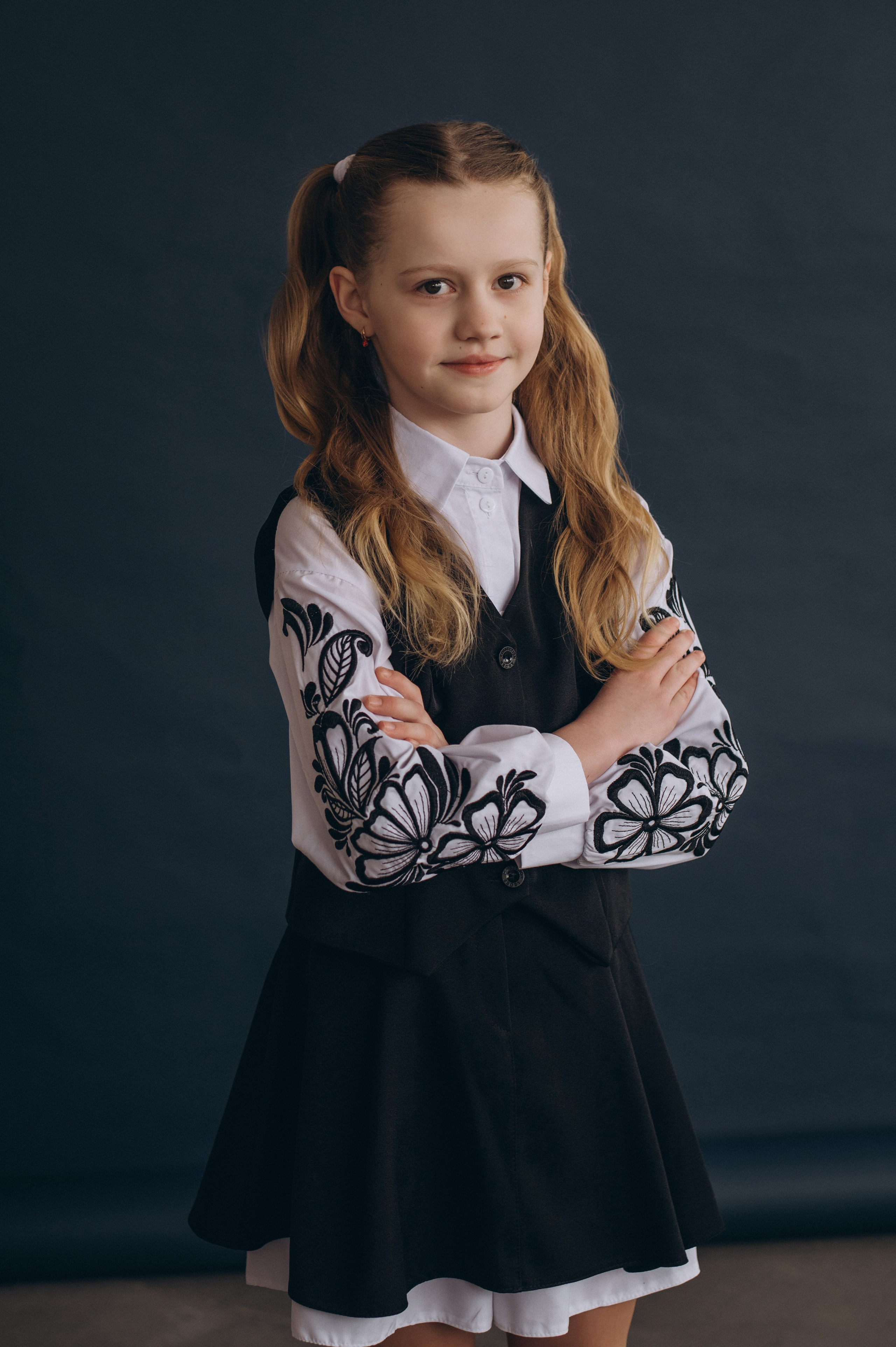 Фотосесія школярів у студії на шкільні фотоальбоми віньєтки Тернопіль, фотосесія випускників Тернопіль, шкільні фотокниги Тернопіль. Сімейний, дитячий та індивідуальний фотограф в м. Тернопіль, м. Львів