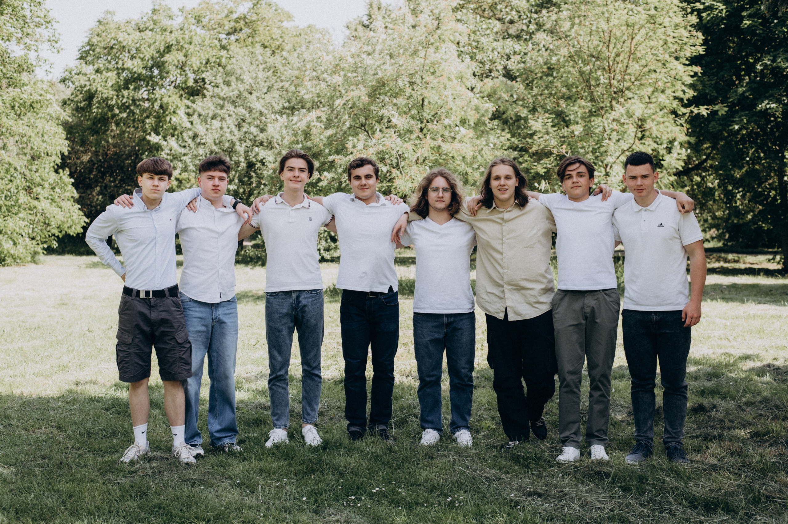 Фотосесія випускників, зйомка випускників Тернопіль Львів, випускні фотоальбоми Тернопіль, шкільні фотоальбоми Тернопіль. Сімейний, дитячий та індивідуальний фотограф в м. Тернопіль, м. Львів