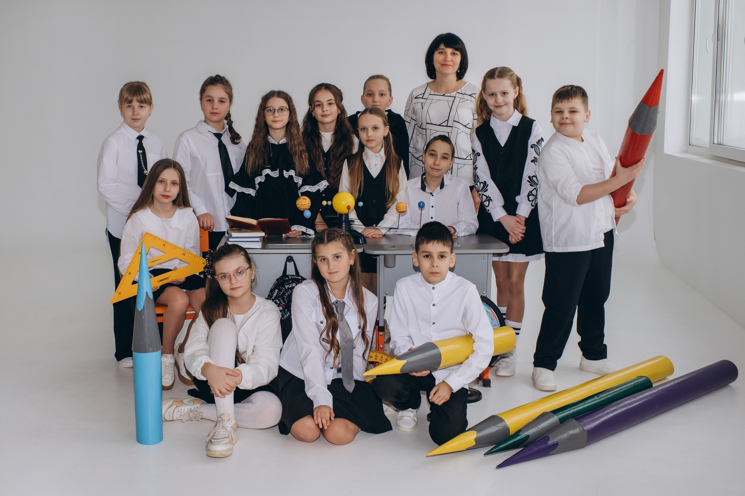 Фотосесія школярів у студії на шкільні фотоальбоми віньєтки Тернопіль, фотосесія випускників Тернопіль, шкільні фотокниги Тернопіль. Сімейний, дитячий та індивідуальний фотограф в м. Тернопіль, м. Львів