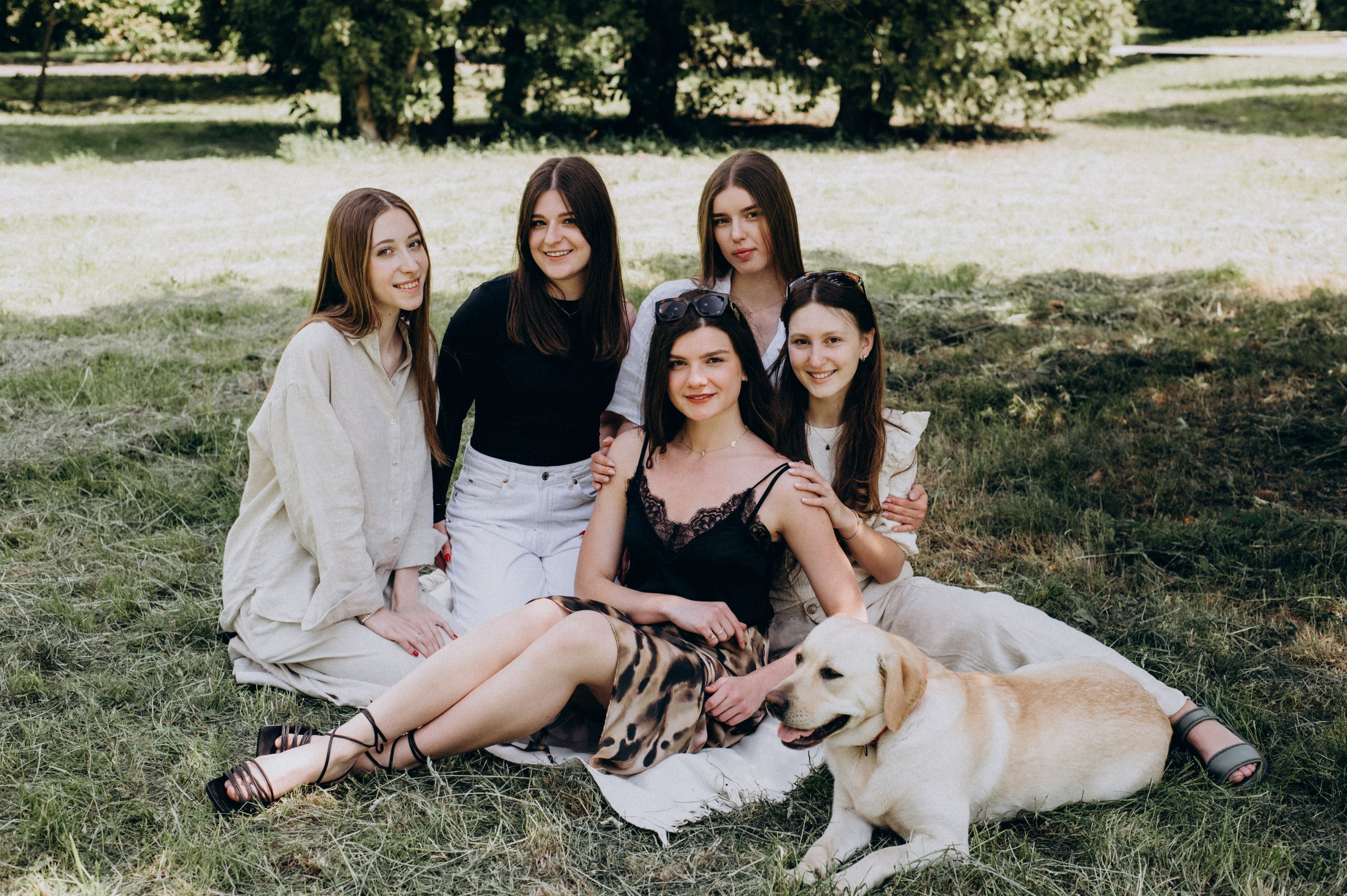 Фотосесія випускників, зйомка випускників Тернопіль Львів, випускні фотоальбоми Тернопіль, шкільні фотоальбоми Тернопіль. Сімейний, дитячий та індивідуальний фотограф в м. Тернопіль, м. Львів