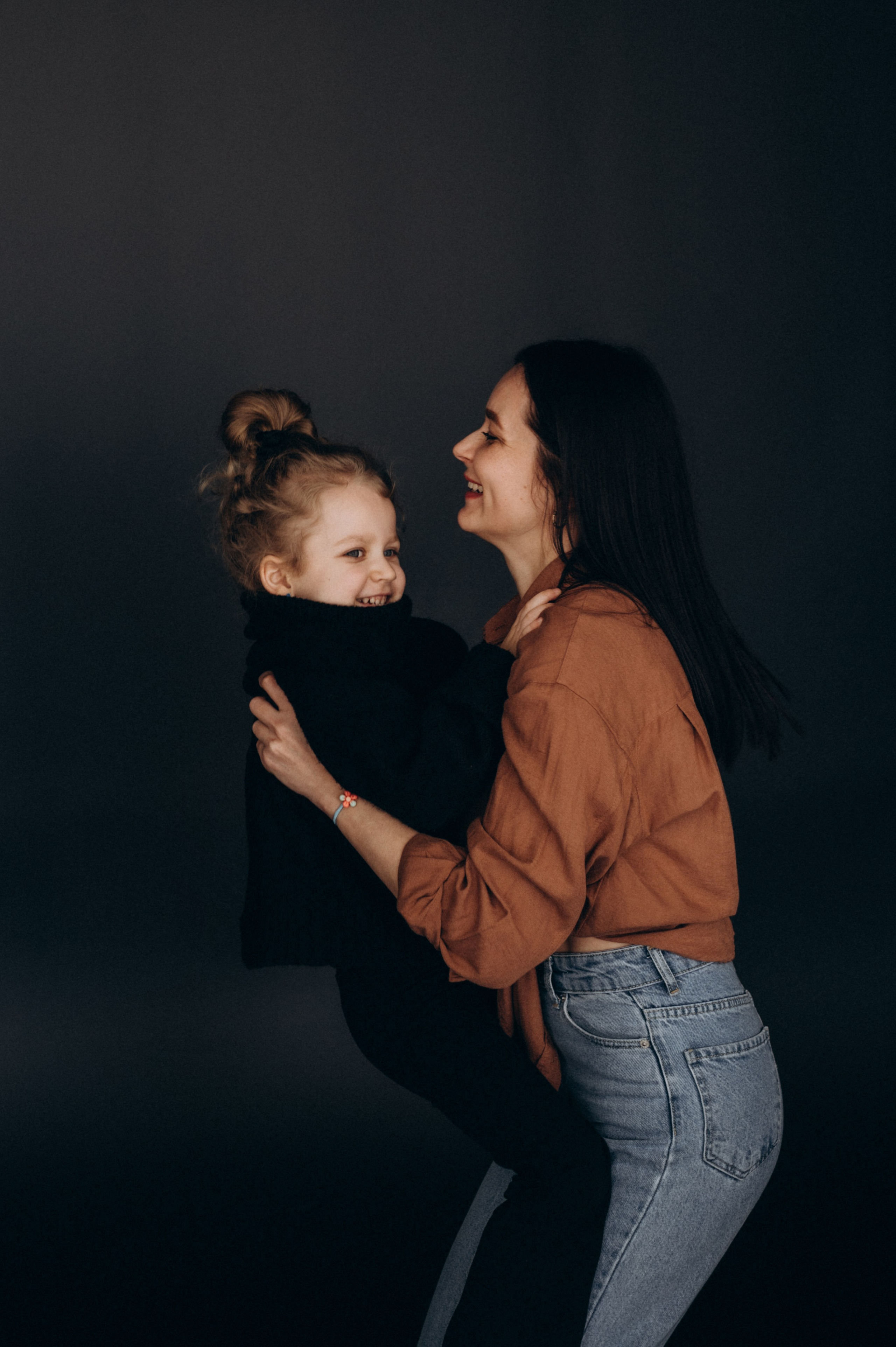 Сімейна фотосесія у студії, зйомка мами і дитини фотосесія Тернопіль Львів. Сімейний, дитячий та індивідуальний фотограф в м. Тернопіль, м. Львів