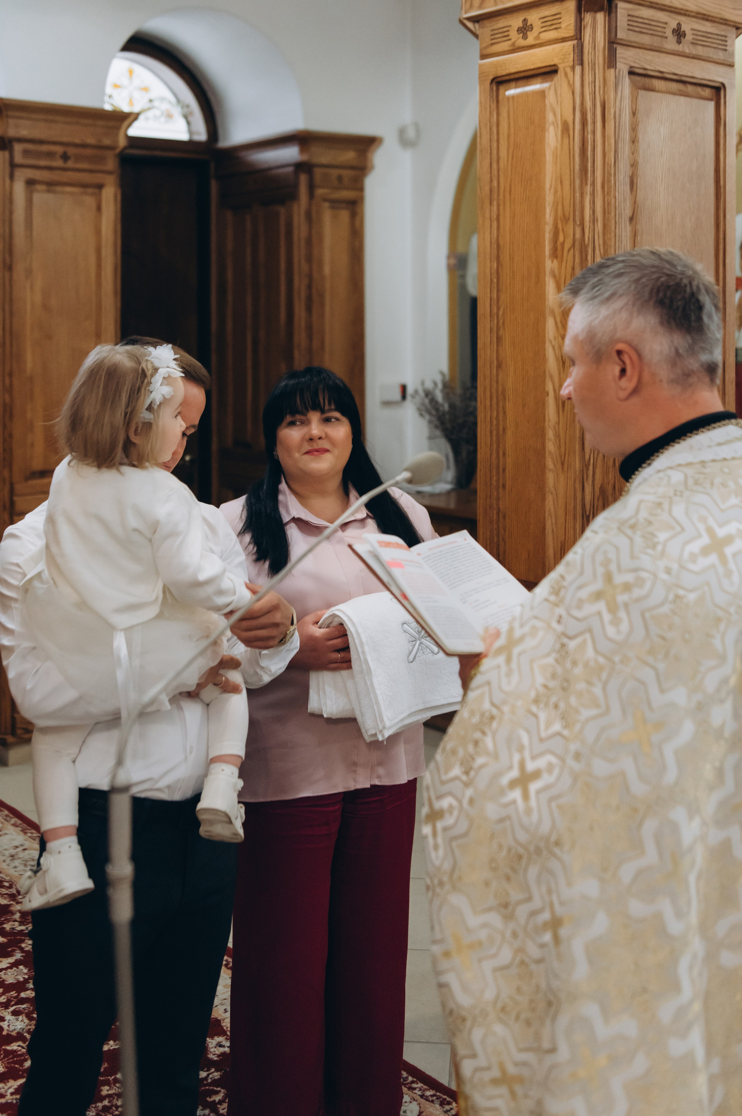 Фотосесія Хрещення Тернопіль, зйомка Хрестин Тернопіль, фотограф на хрестини Тернопіль, хрещення Львів. Сімейний, дитячий та індивідуальний фотограф в м. Тернопіль, м. Львів