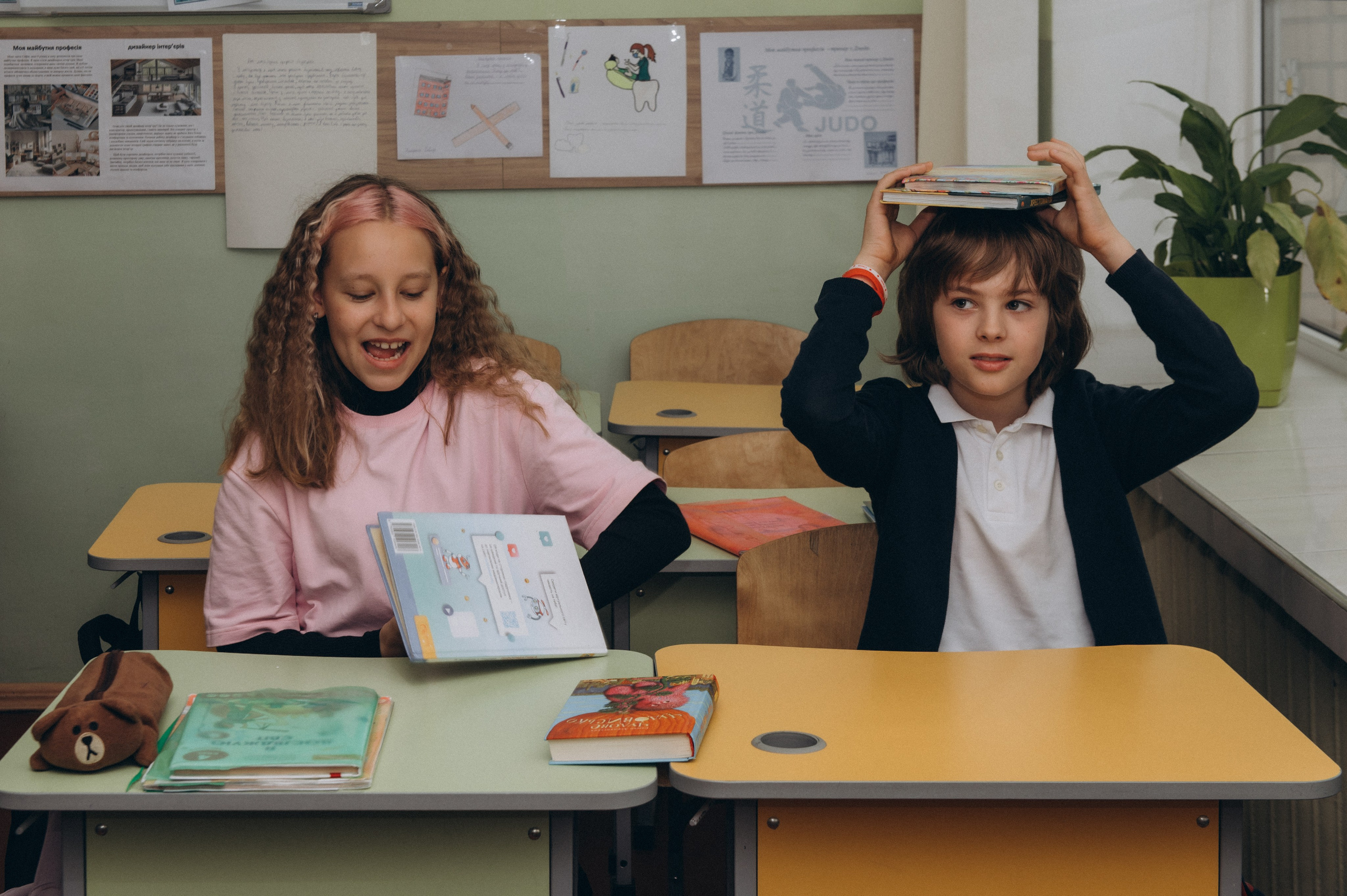 Шкільна фотосесія на віньєтки Тернопіль, фотосесія випускників Тернопіль, зйомка на віньєтки, шкільні фотоальбоми Тернопіль. Сімейний, дитячий та індивідуальний фотограф в м. Тернопіль, м. Львів