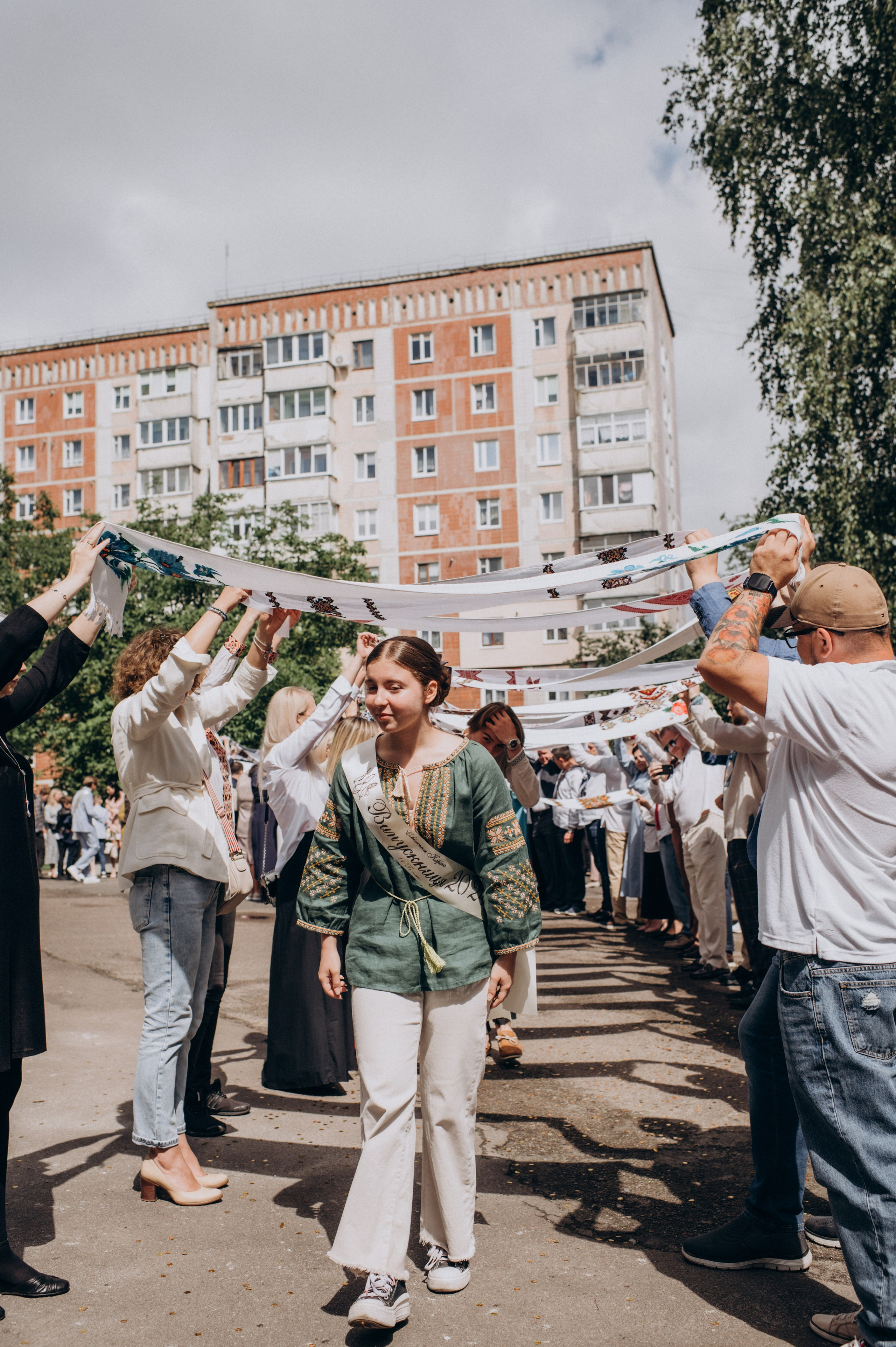 Фотосесія останнього дзвоника, фотосесія випускників Тернопіль, випускний 2024. Сімейний, дитячий та індивідуальний фотограф в м. Тернопіль, м. Львів