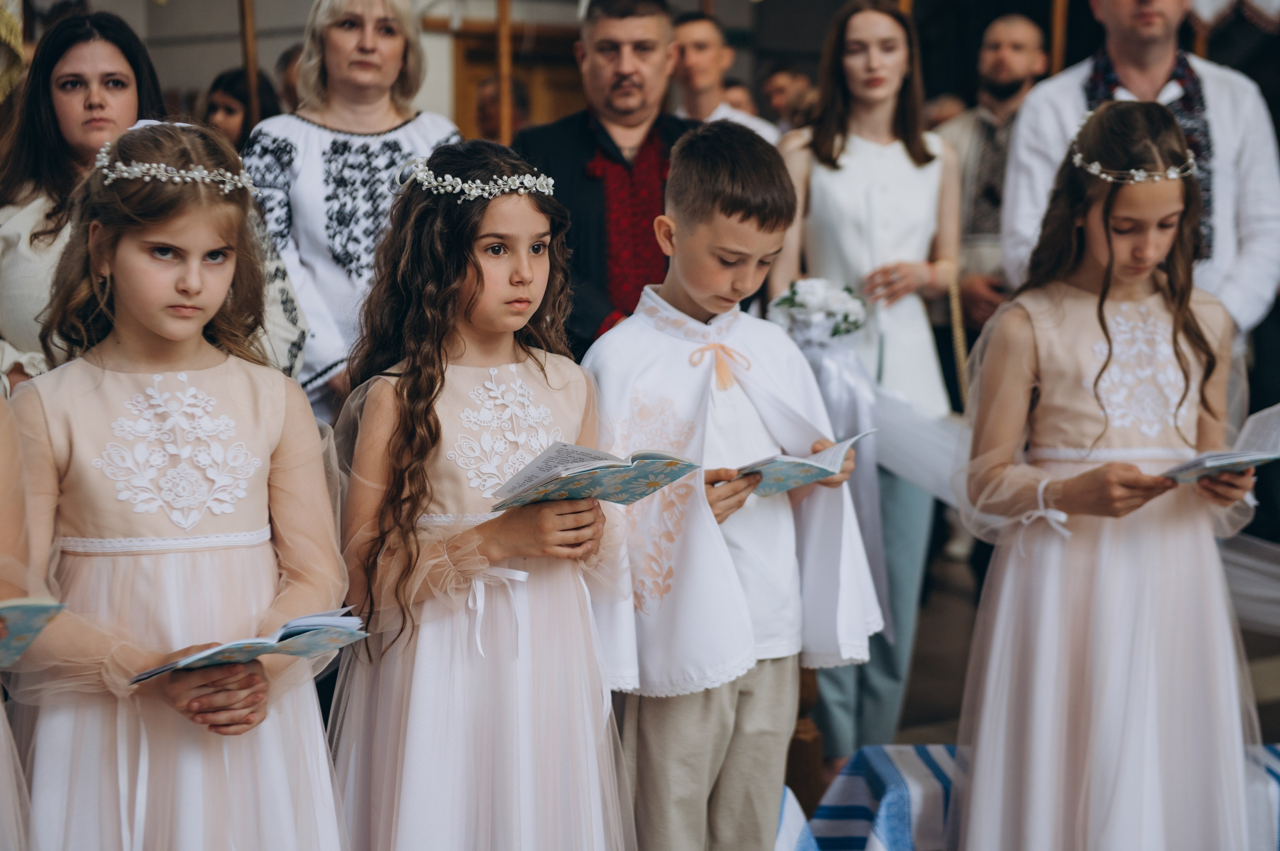 Фотосесія Причастя Тернопіль церква Св Михаїла, фотограф на Причастя Тернопіль, фотосесія Літургії Причастя Тернопіль. Сімейний, дитячий та індивідуальний фотограф в м. Тернопіль, м. Львів