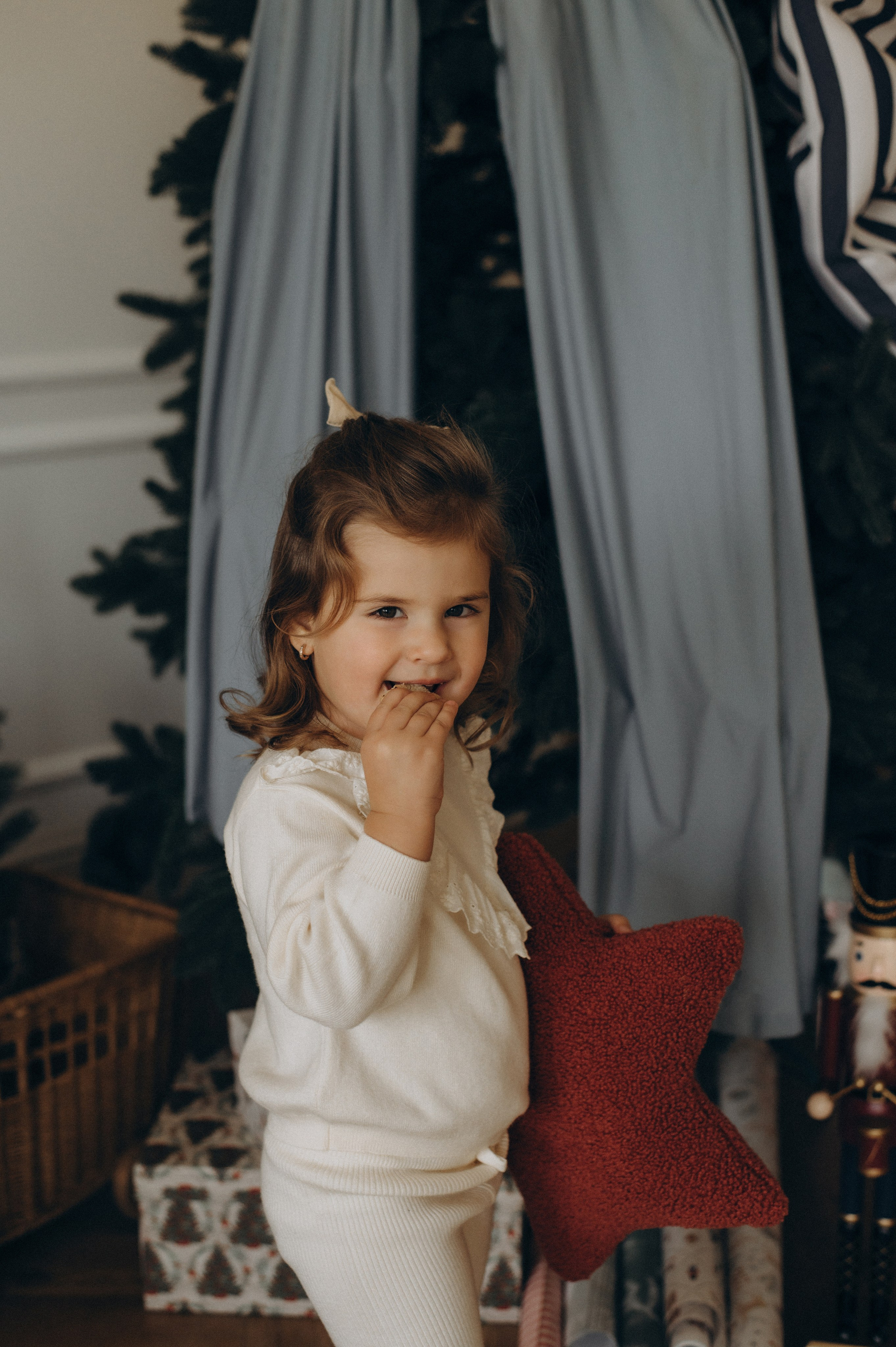 Фотосесія мами і донечки Тернопіль, сімейний фотограф Тернопіль, фотосесія мами і дитини Тернопіль, новорічна фотосесія Тернопіль. Сімейний, дитячий та індивідуальний фотограф в м. Тернопіль, м. Львів