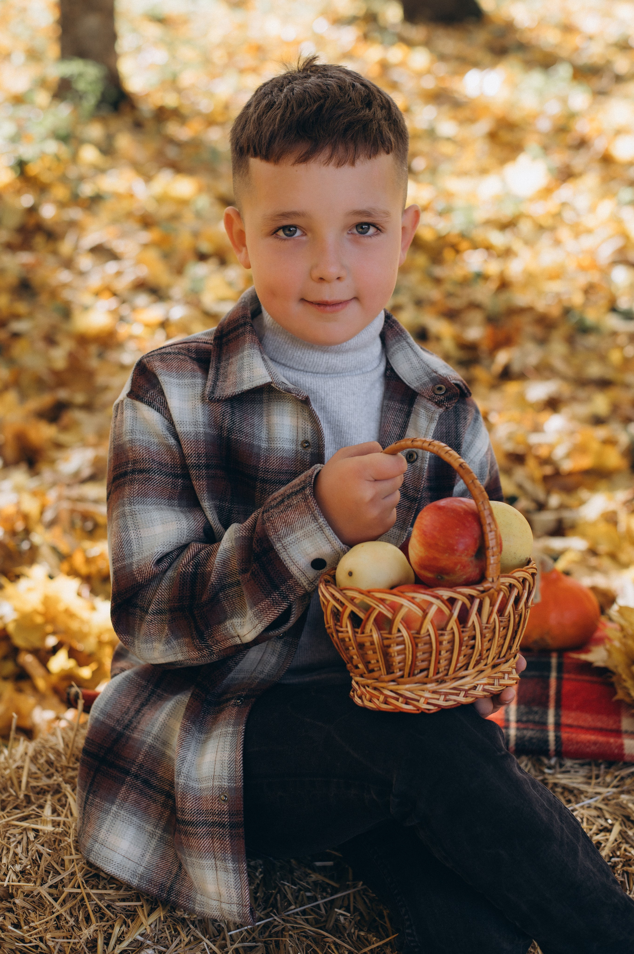 Осіння фотосесія 4 класу на віньєтки, випускні фотоальбоми Тернопіль, фотосесія випускників Тернопіль, шкільний випускний альбом Тернопіль. Сімейний, дитячий та індивідуальний фотограф в м. Тернопіль, м. Львів