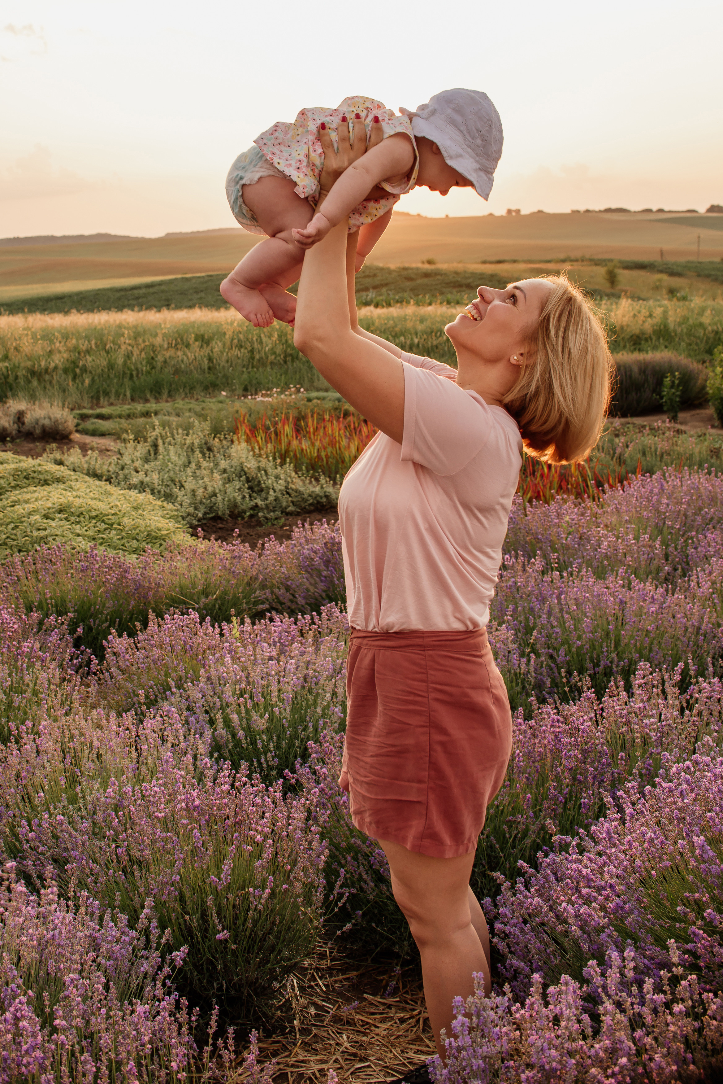 Сімейна фотосесія в лаванді. Микола, Христина, Марк, Макар, Меланія. Сімейний, дитячий та індивідуальний фотограф в м. Тернопіль, м. Львів