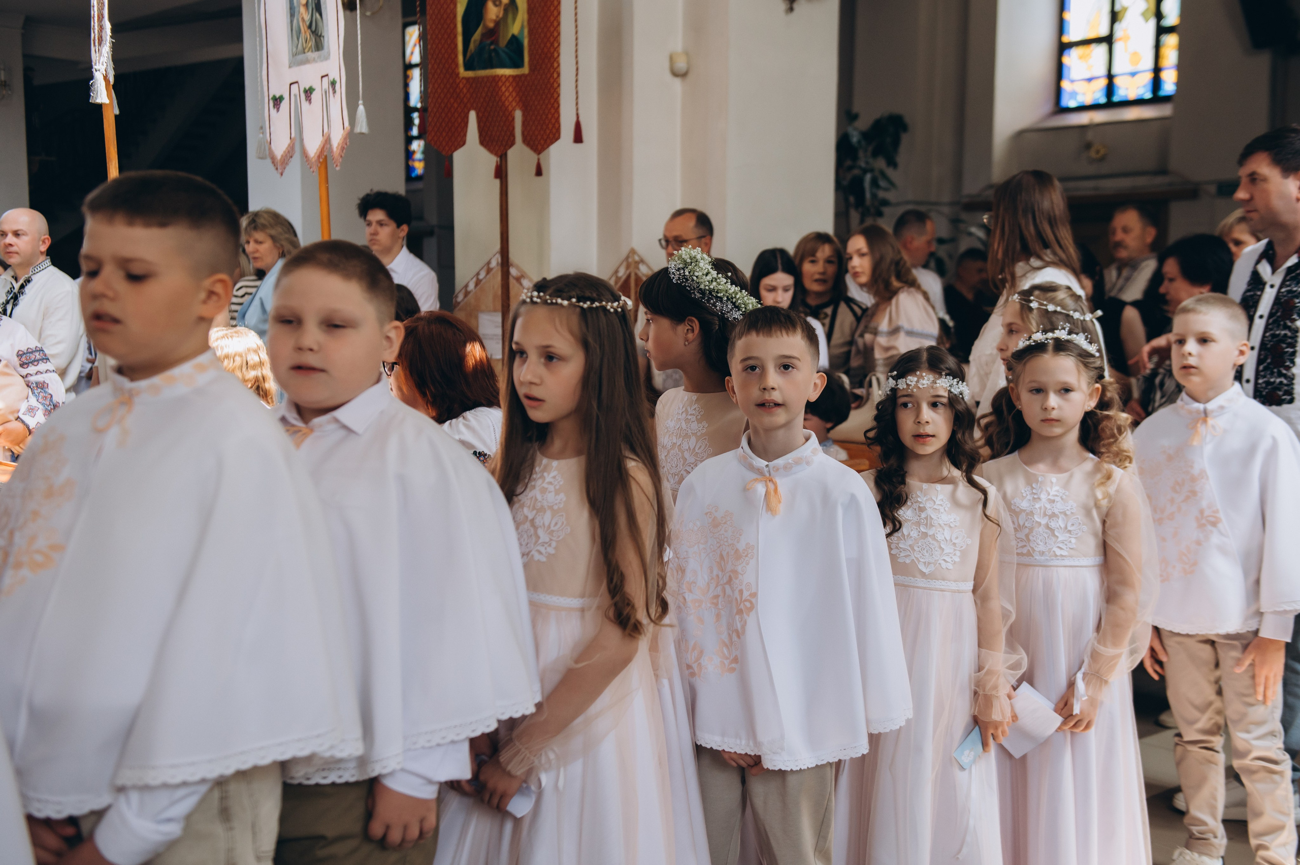 Фотосесія Причастя Тернопіль церква Св Михаїла, фотограф на Причастя Тернопіль, фотосесія Літургії Причастя Тернопіль. Сімейний, дитячий та індивідуальний фотограф в м. Тернопіль, м. Львів