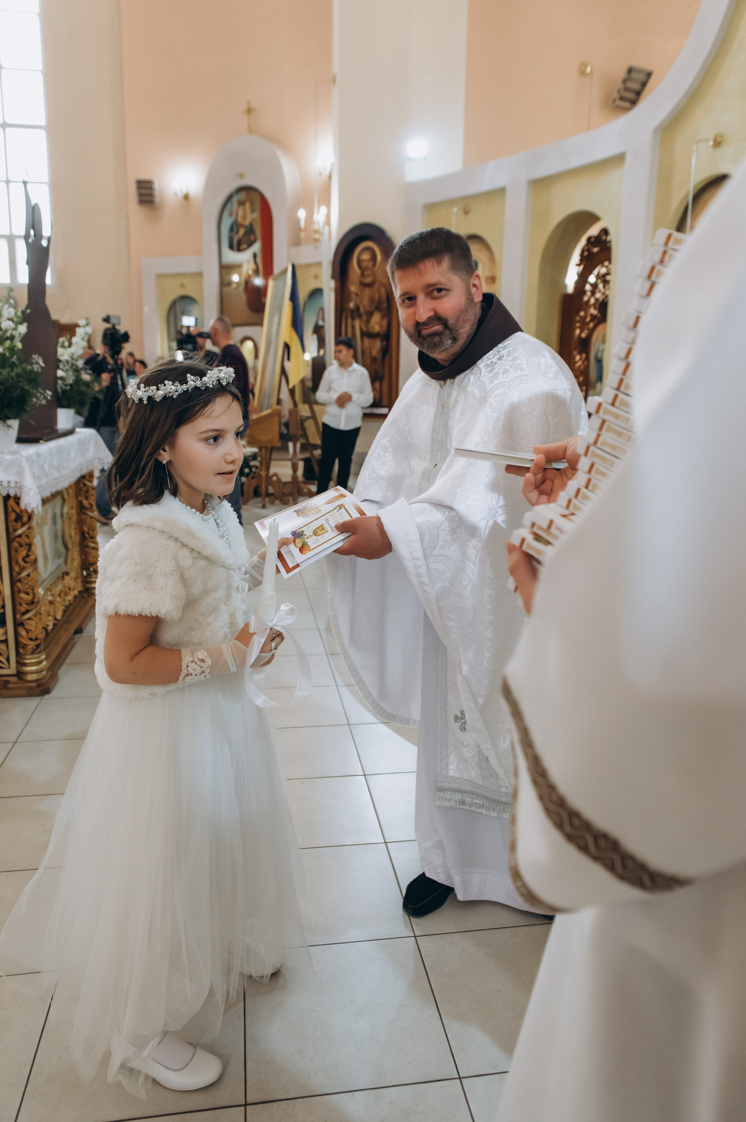 Фотосесія Причастя Тернопіль, зйомка Причастя, фотограф на Причастя Тернопіль, Причастя Львів, церква Петра і Павла. Сімейний, дитячий та індивідуальний фотограф в м. Тернопіль, м. Львів