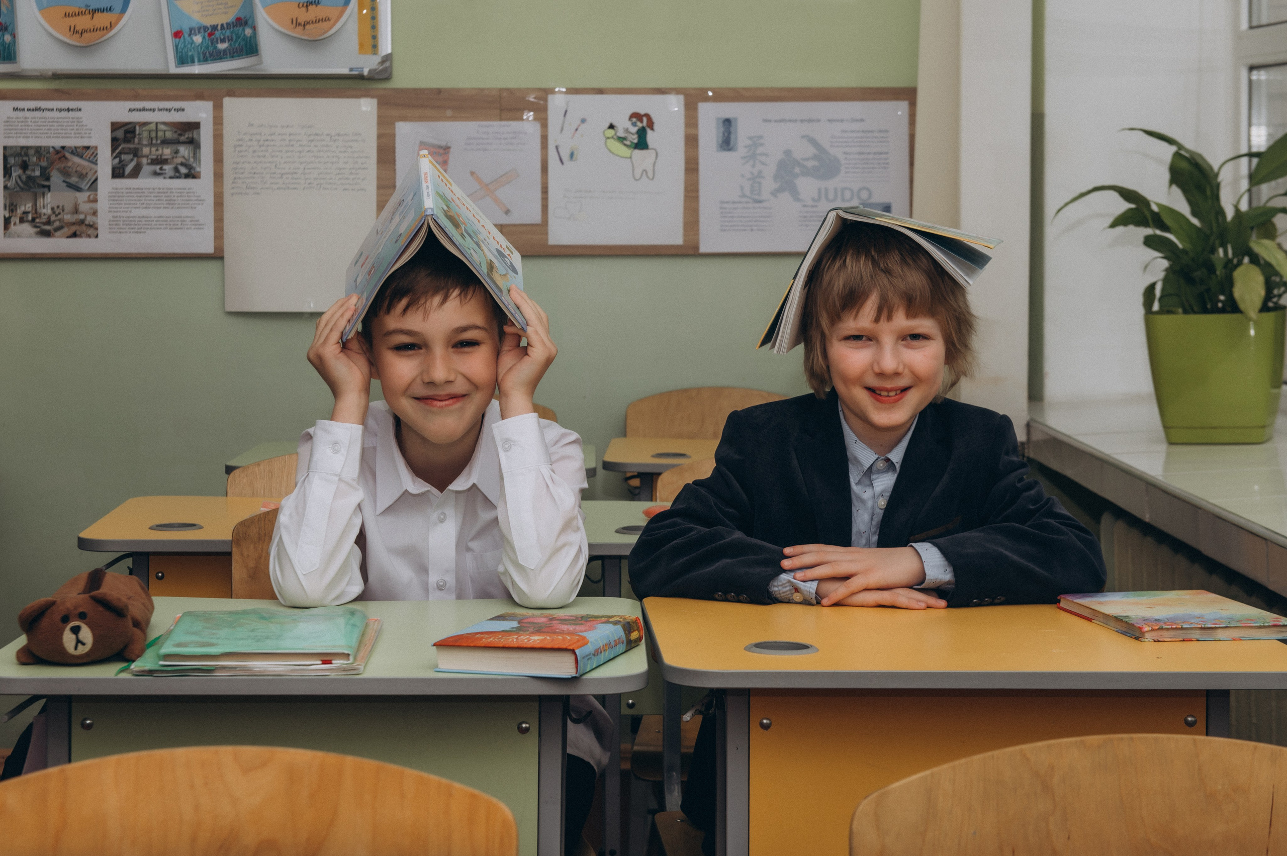 Шкільна фотосесія на віньєтки Тернопіль, фотосесія випускників Тернопіль, зйомка на віньєтки, шкільні фотоальбоми Тернопіль. Сімейний, дитячий та індивідуальний фотограф в м. Тернопіль, м. Львів