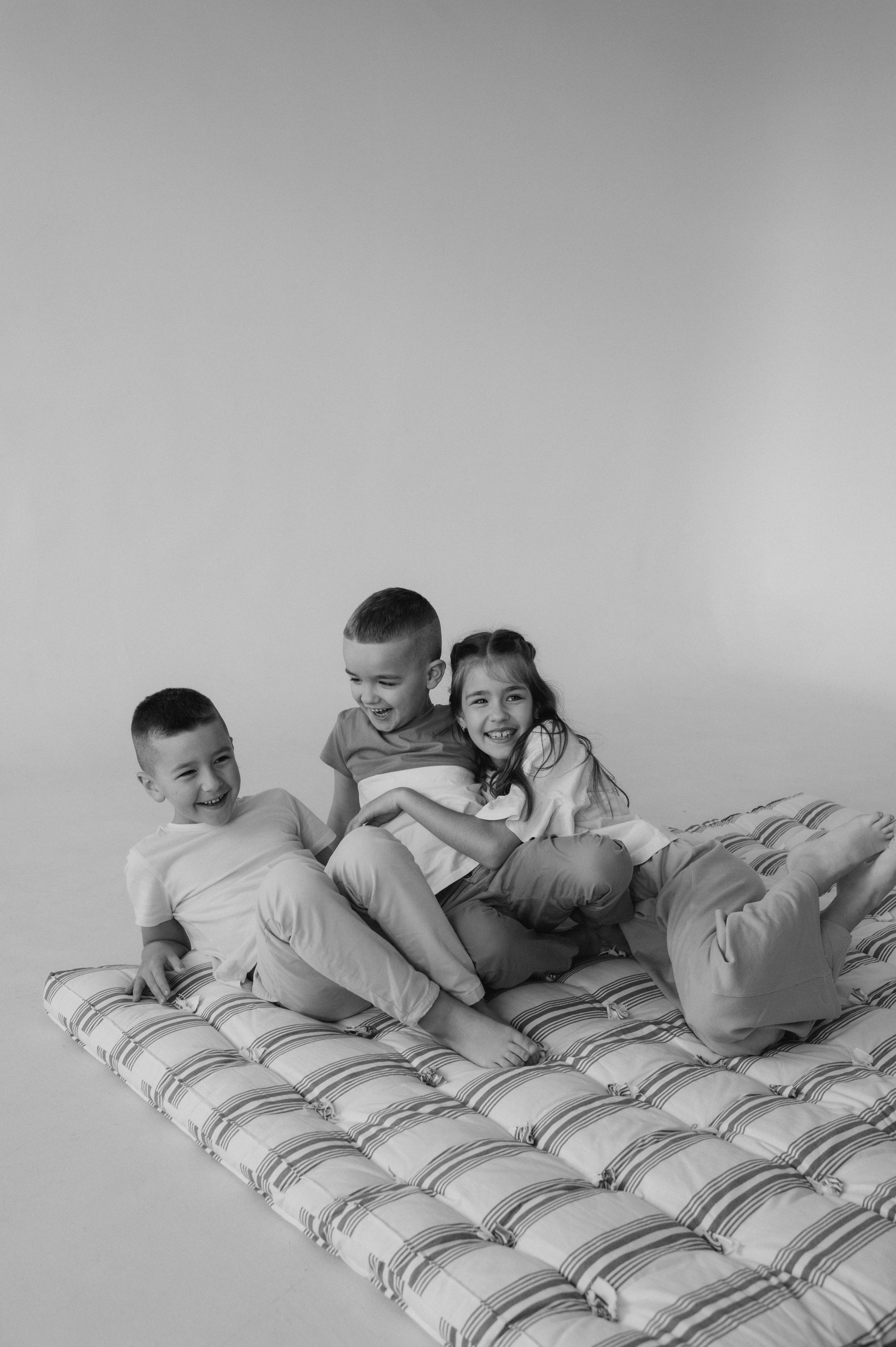 Сімейна фотосесія Тернопіль, сімейний фотограф Тернопіль Львів, зйомка дітей, портретний фотограф Тернопіль, фотосесія Причастя у студії. Сімейний, дитячий та індивідуальний фотограф в м. Тернопіль, м. Львів