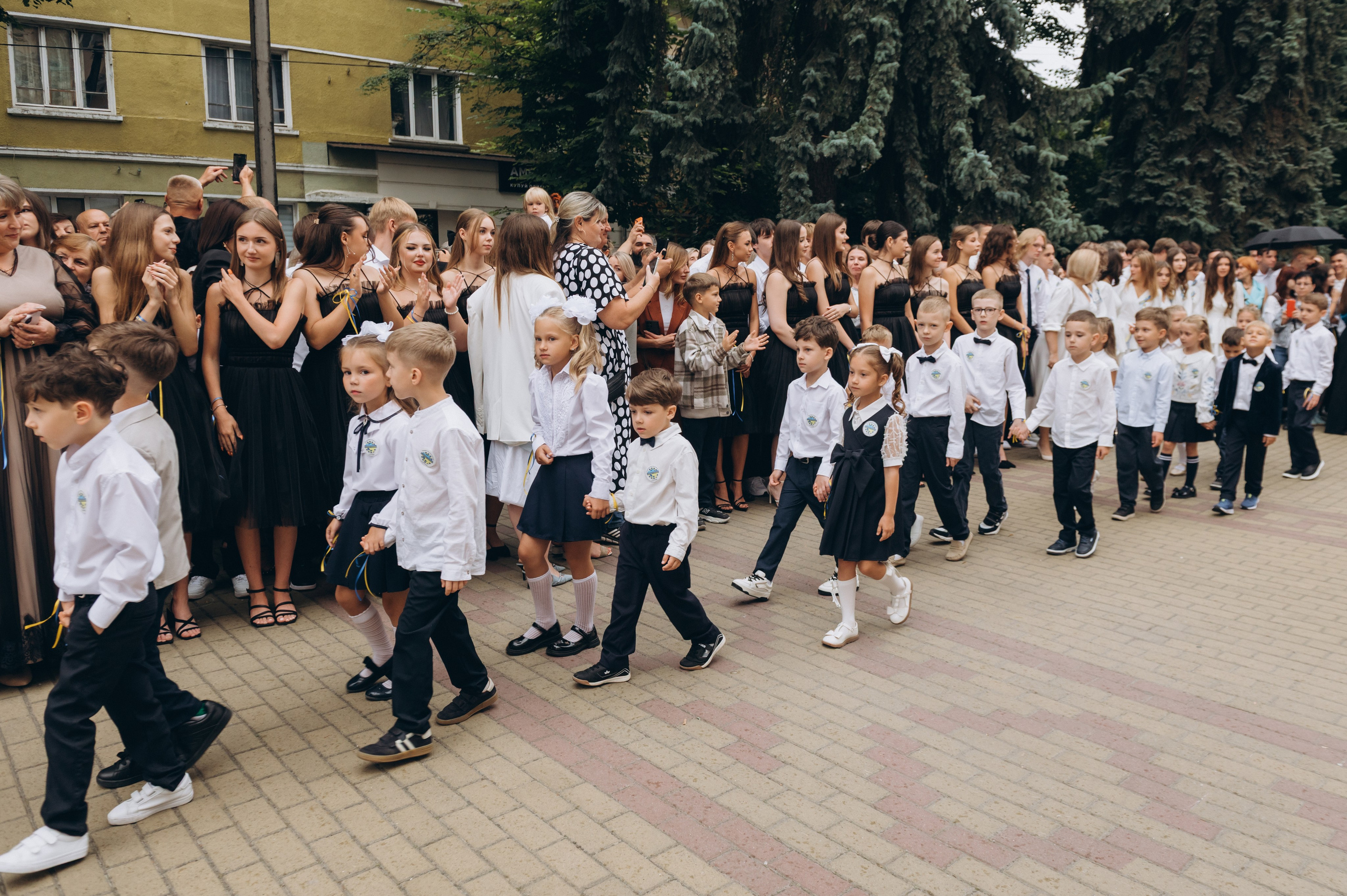 Перший дзвоник у Тернополі, фотосесія першокласників