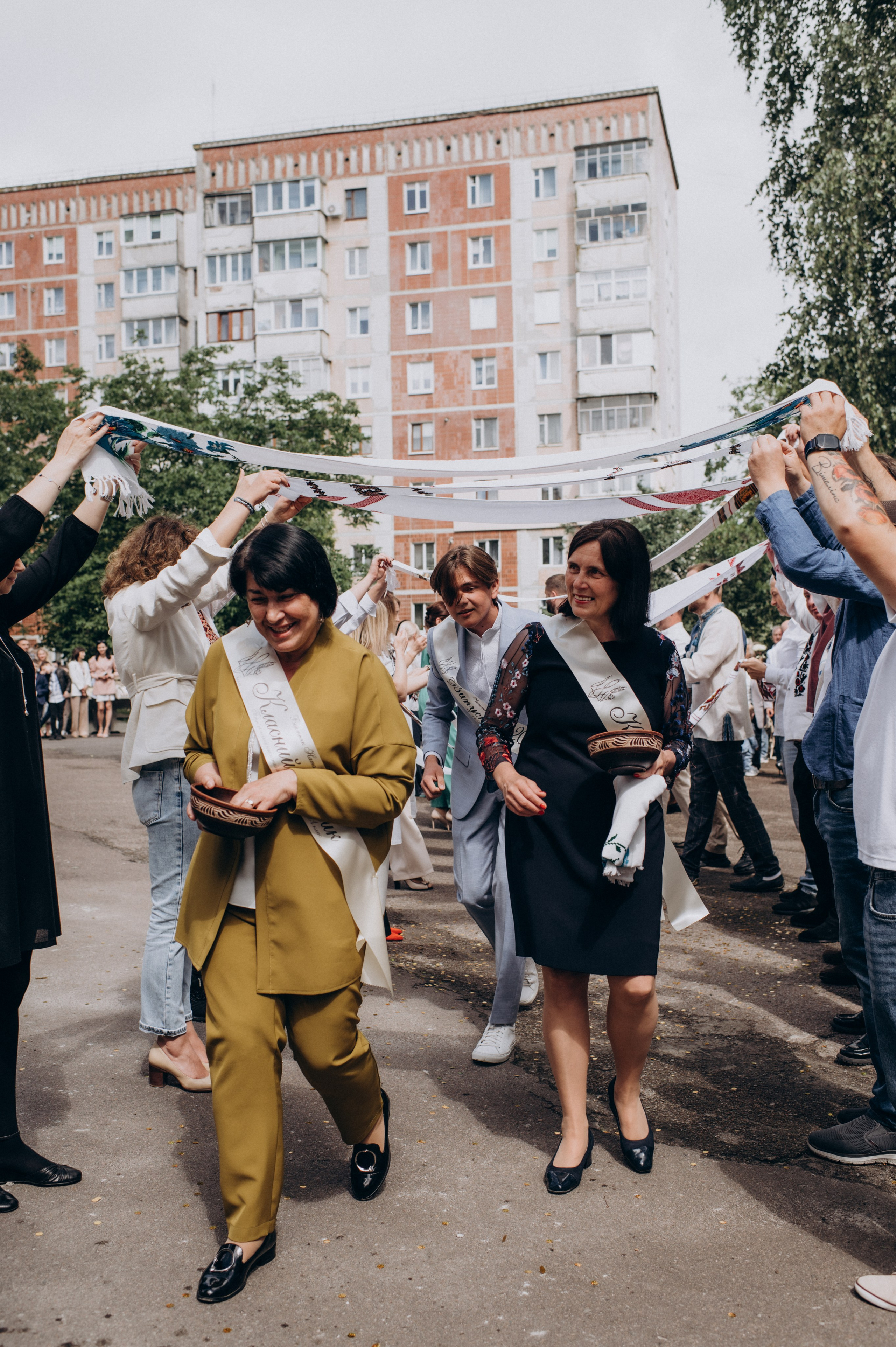 Фотосесія останнього дзвоника, фотосесія випускників Тернопіль, випускний 2024. Сімейний, дитячий та індивідуальний фотограф в м. Тернопіль, м. Львів