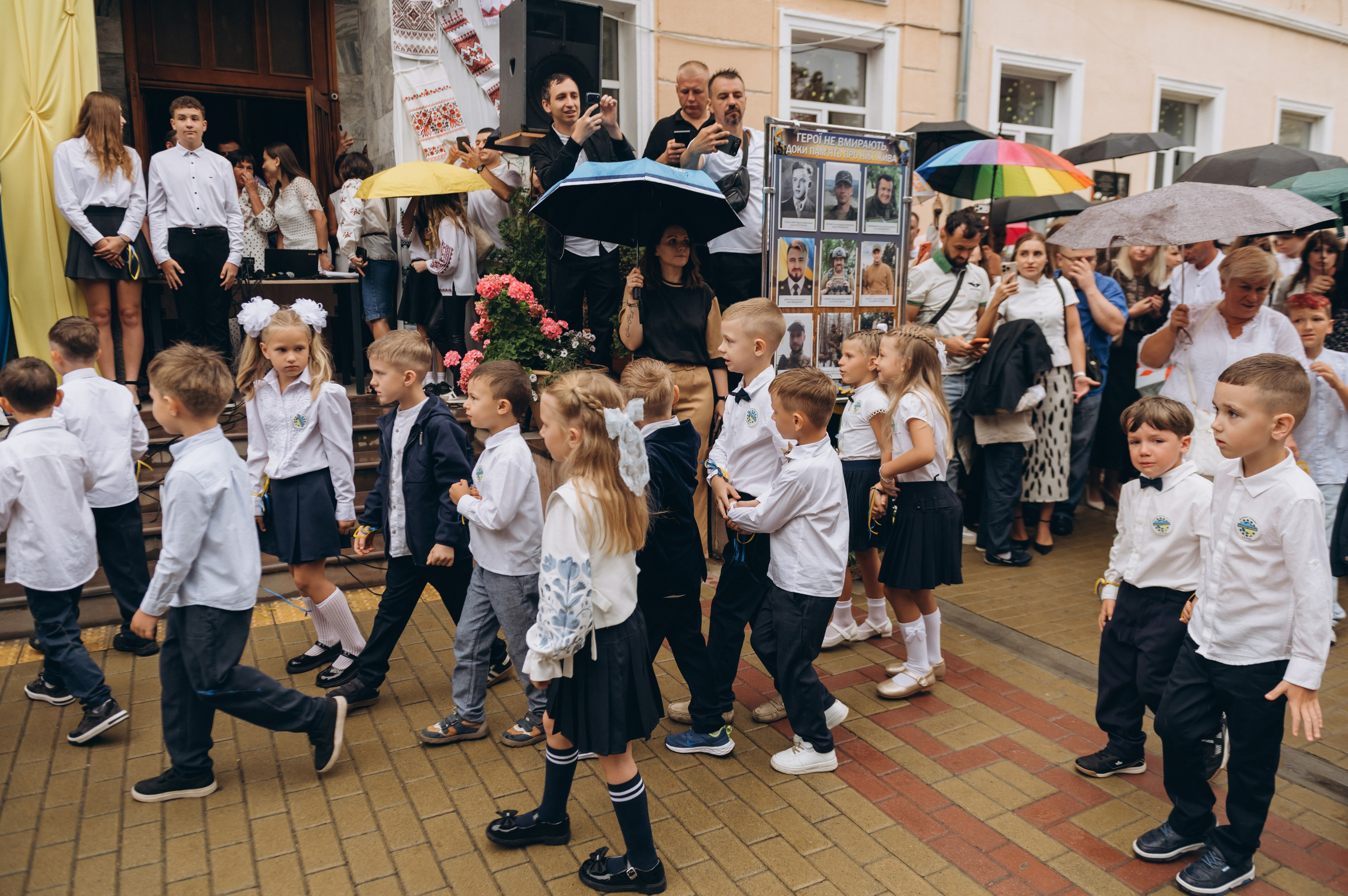 Перший дзвоник у Тернополі, фотосесія першокласників