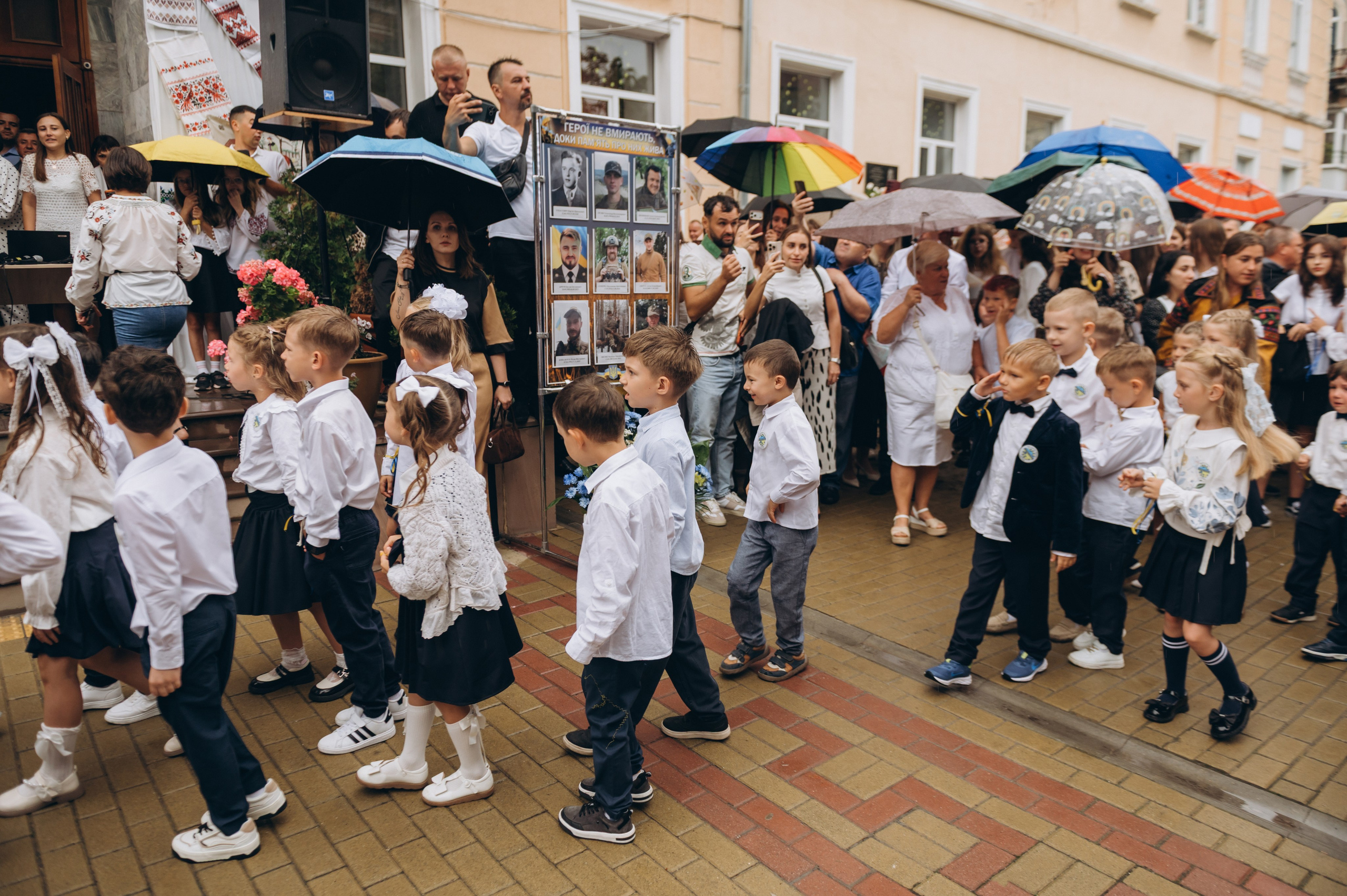 Перший дзвоник у Тернополі, фотосесія першокласників