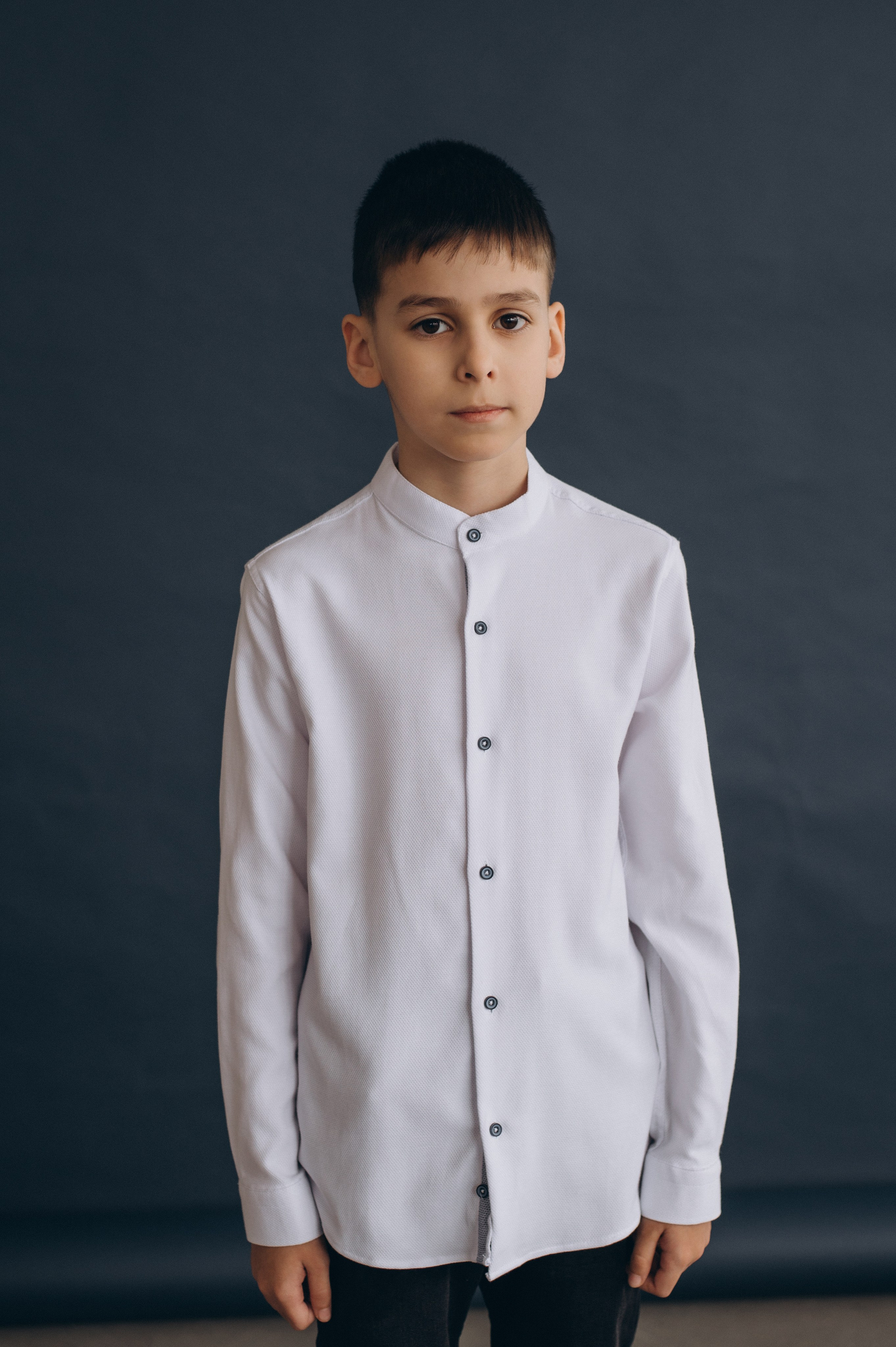 Фотосесія школярів у студії на шкільні фотоальбоми віньєтки Тернопіль, фотосесія випускників Тернопіль, шкільні фотокниги Тернопіль. Сімейний, дитячий та індивідуальний фотограф в м. Тернопіль, м. Львів