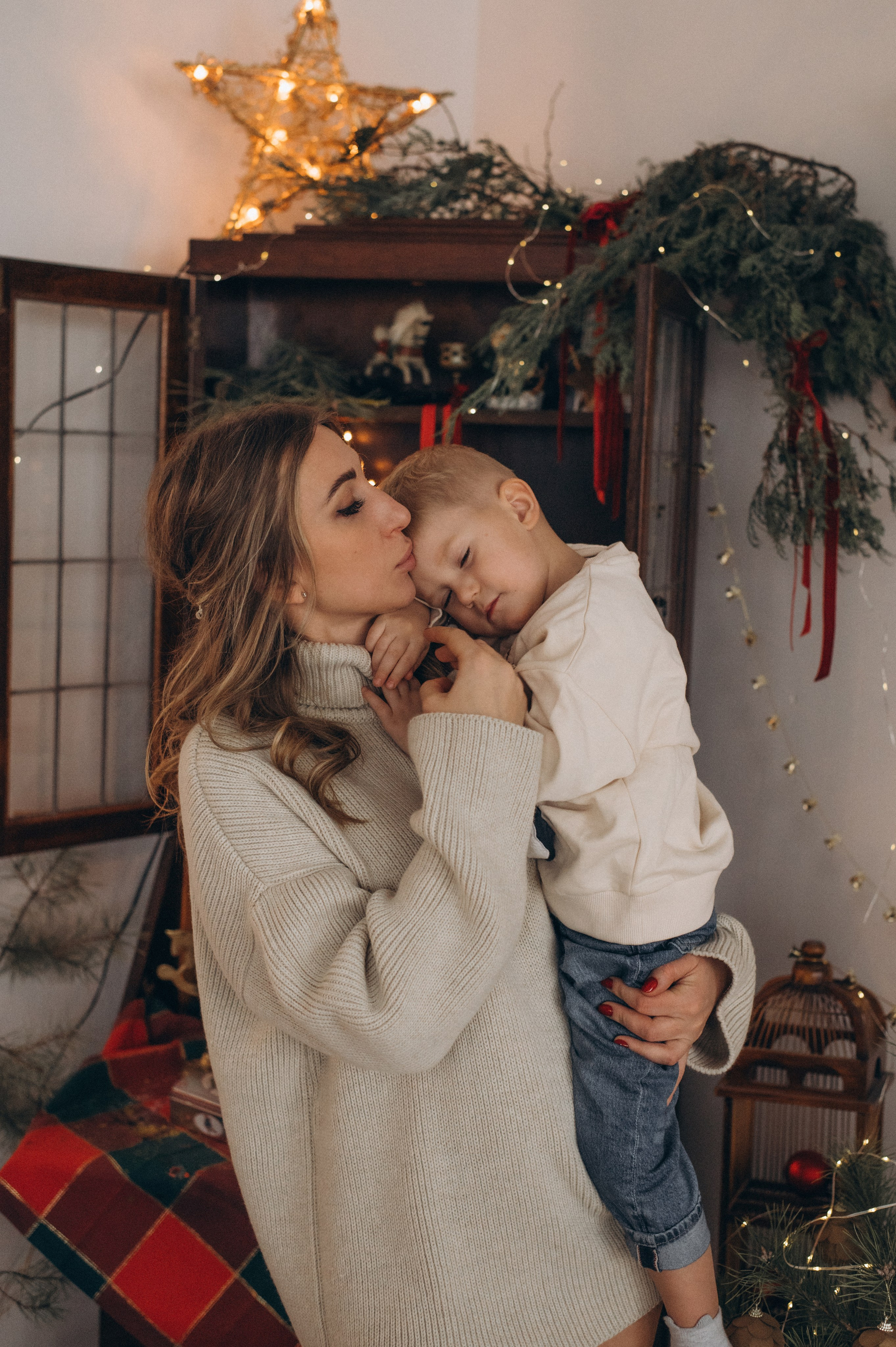 Новорічна сімейна фотосесія у студії Тернопіль, фотосесія мами та дитини, сімейний фотограф Тернопіль, новорічна зйомка. Сімейний, дитячий та індивідуальний фотограф в м. Тернопіль, м. Львів