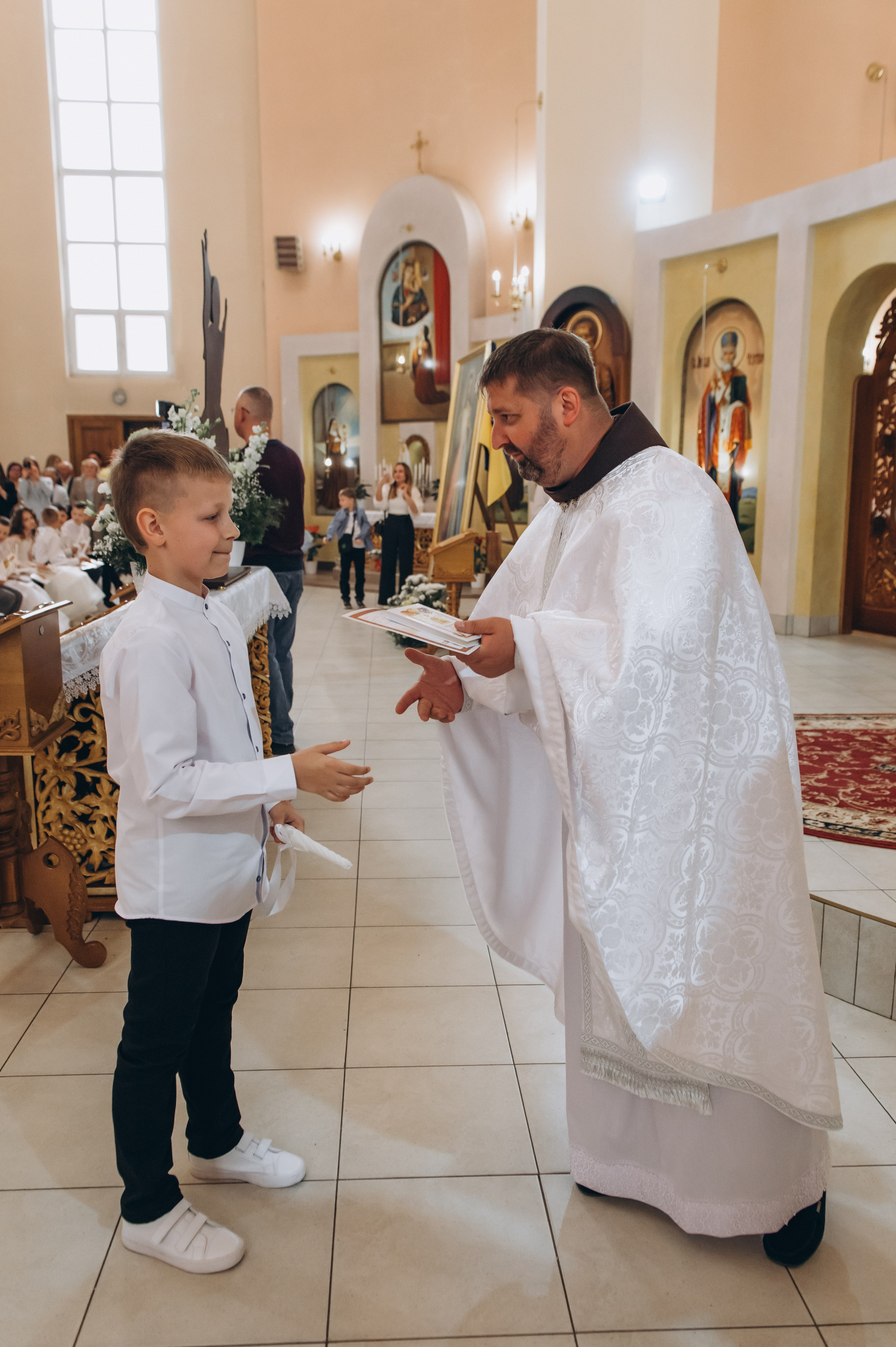 Фотосесія Причастя Тернопіль, зйомка Причастя, фотограф на Причастя Тернопіль, Причастя Львів, церква Петра і Павла. Сімейний, дитячий та індивідуальний фотограф в м. Тернопіль, м. Львів