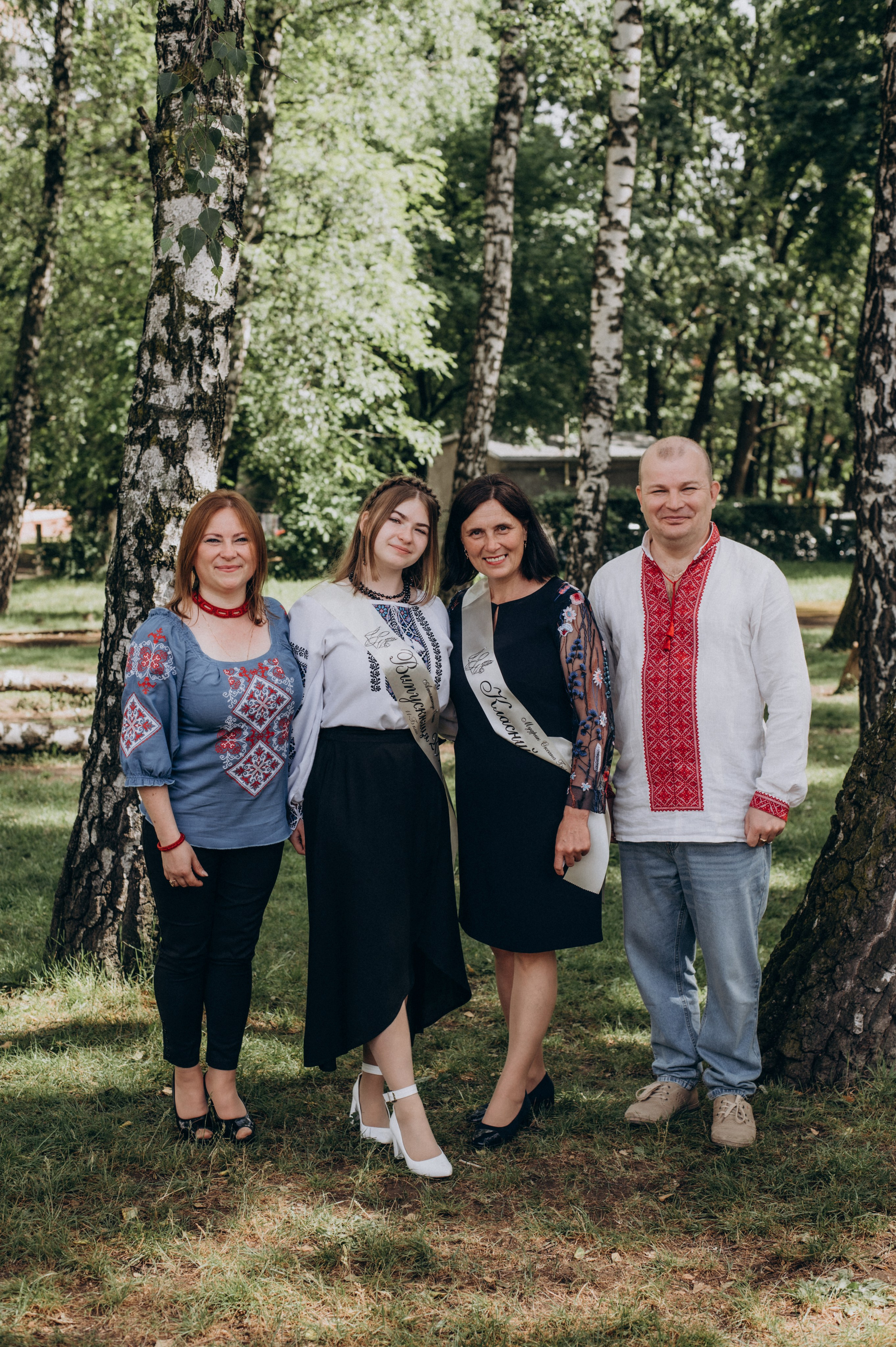 Фотосесія останнього дзвоника, фотосесія випускників Тернопіль, випускний 2024. Сімейний, дитячий та індивідуальний фотограф в м. Тернопіль, м. Львів