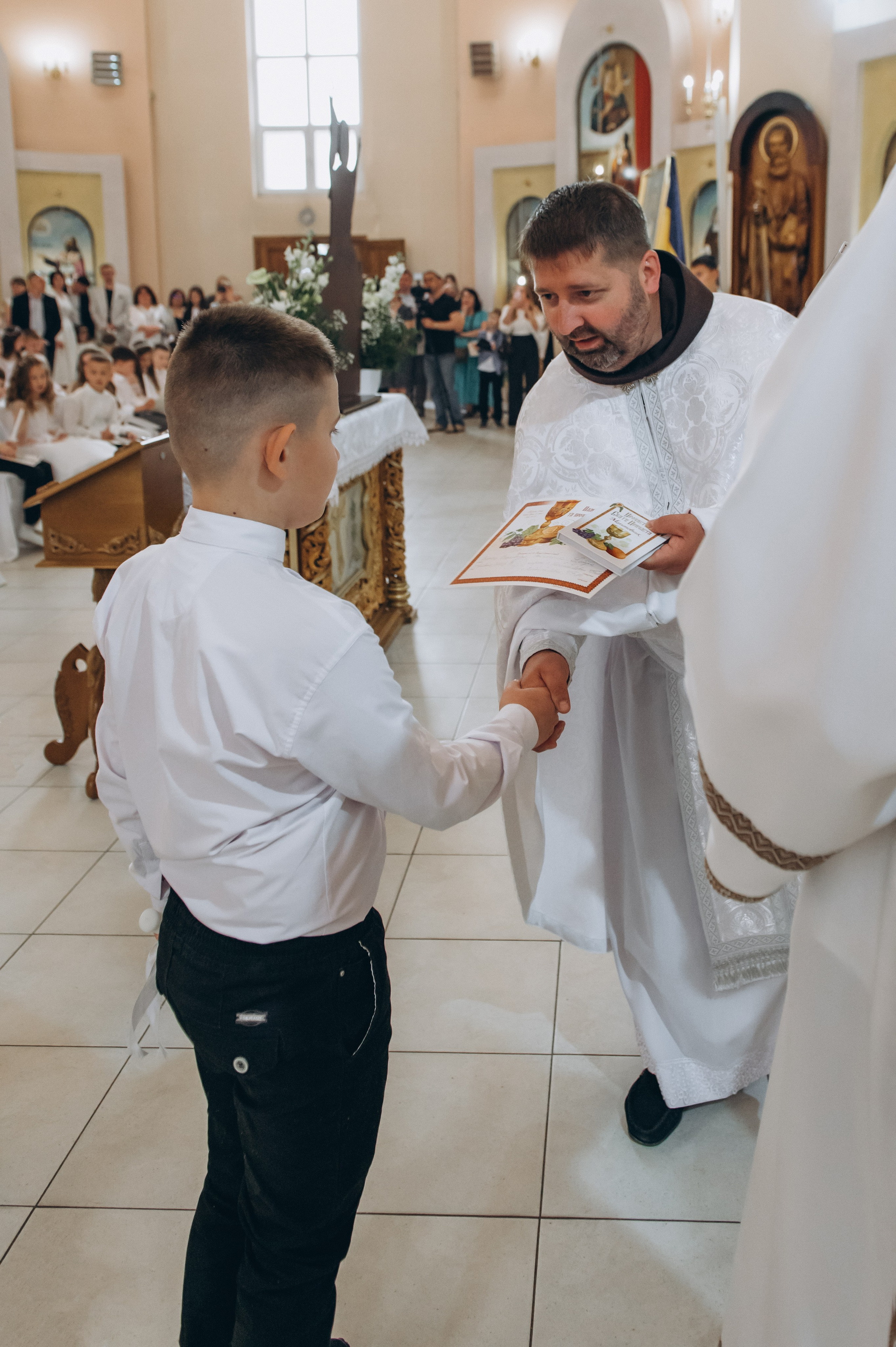 Фотосесія Причастя Тернопіль, зйомка Причастя, фотограф на Причастя Тернопіль, Причастя Львів, церква Петра і Павла. Сімейний, дитячий та індивідуальний фотограф в м. Тернопіль, м. Львів